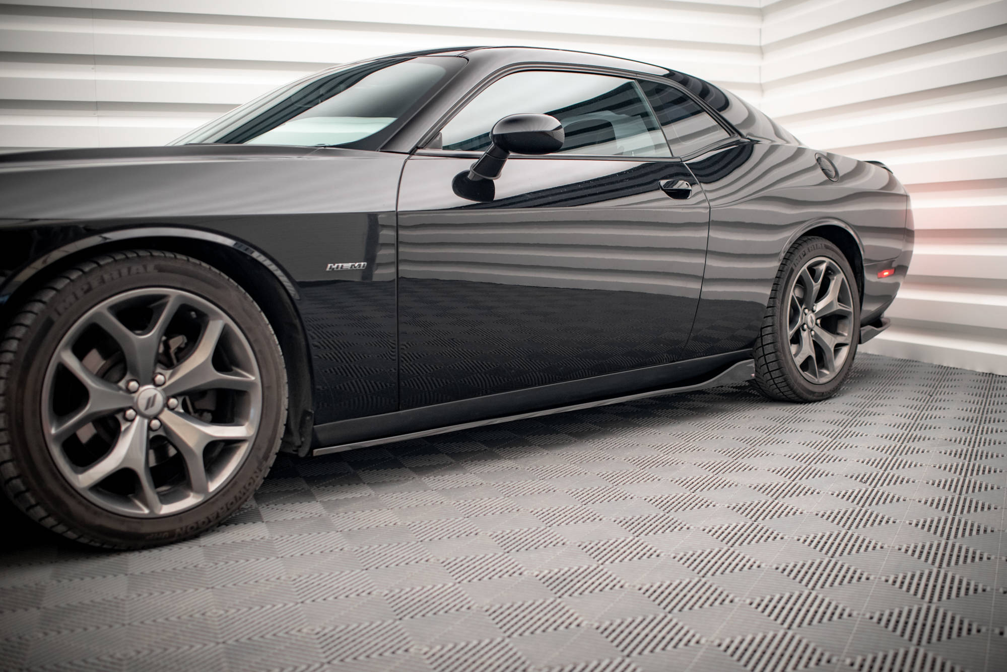 Maxton Design Street+ Seitenschweller Leisten passend für Dodge Challenger GT Mk3 Facelift schwarz Hochglanz