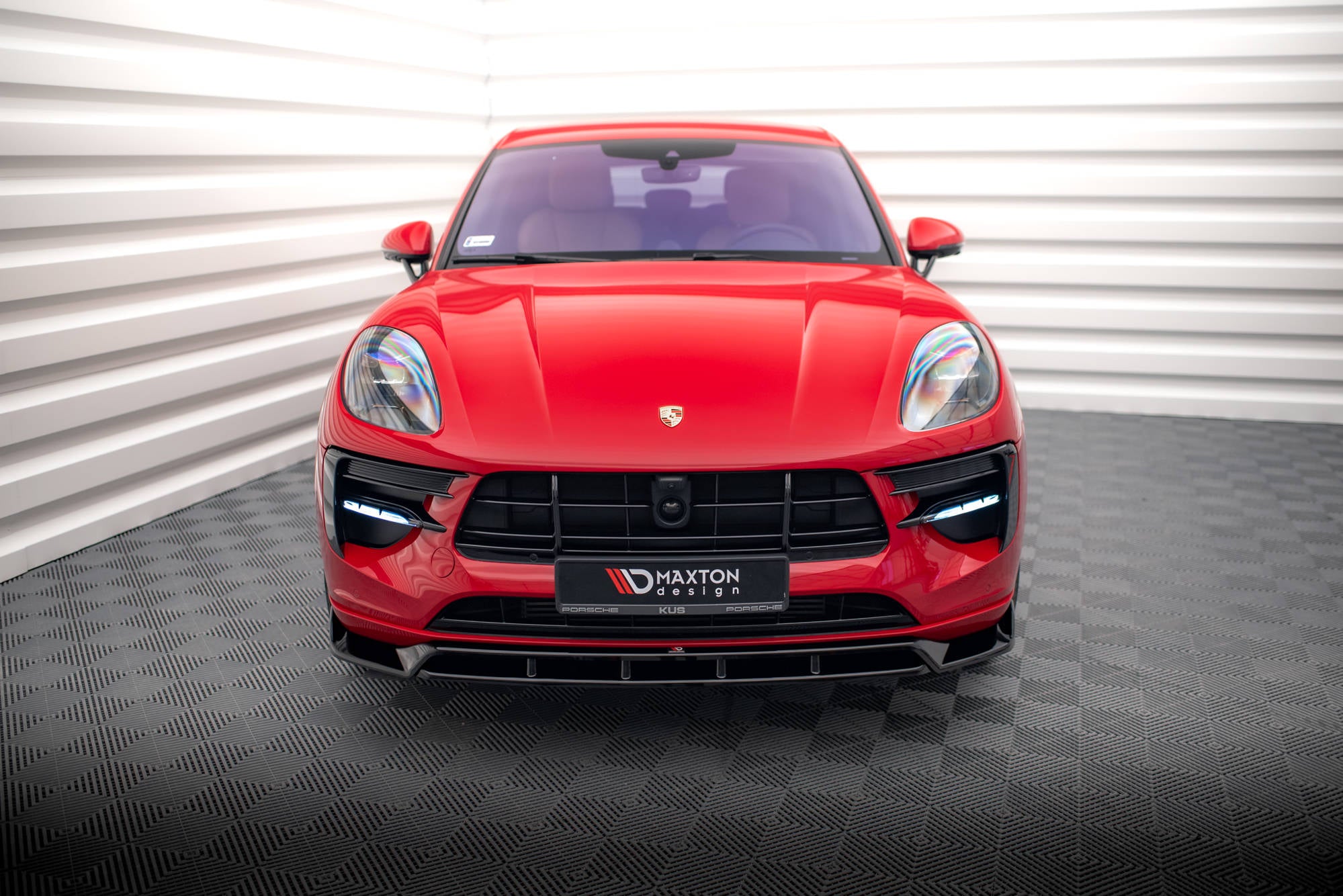 Maxton Design Street+ Spoilerlippe Front Ansatz V.2 passend für Porsche Macan GTS / Sport Design Mk1 Facelift schwarz Hochglanz
