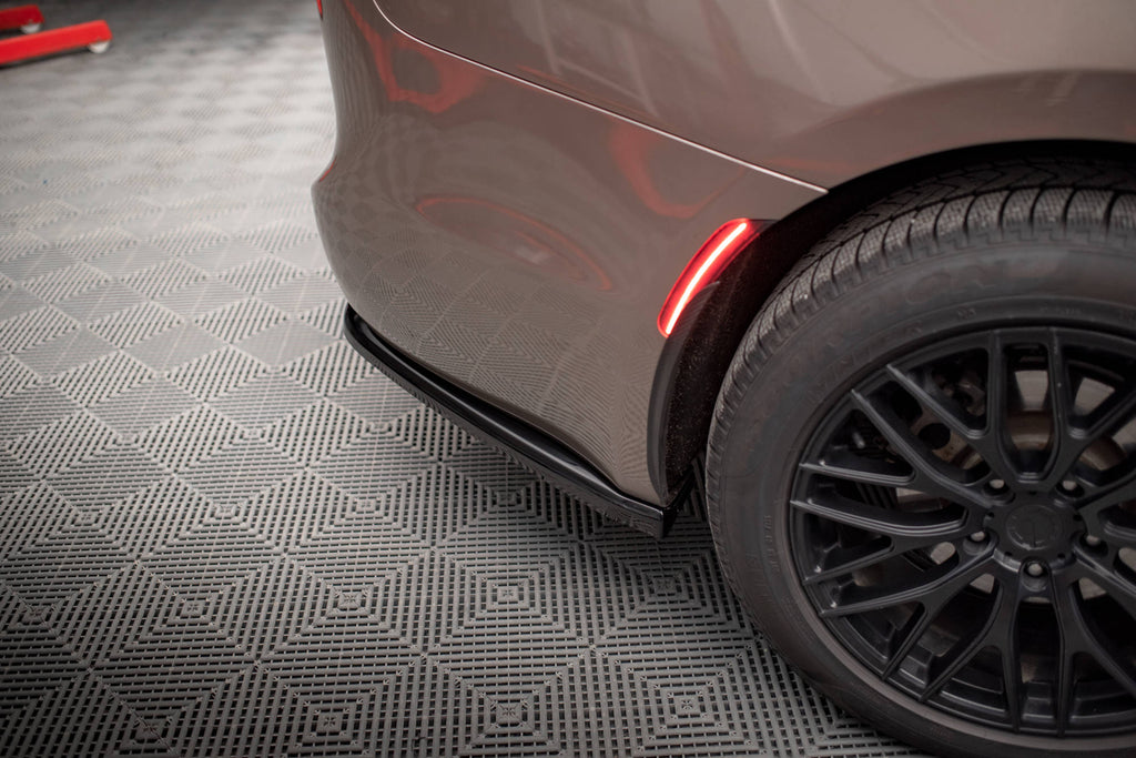 Maxton Design Street+ Mittlerer Diffusor RACE passend für Chrysler Pacifica Mk2 schwarz Hochglanz
