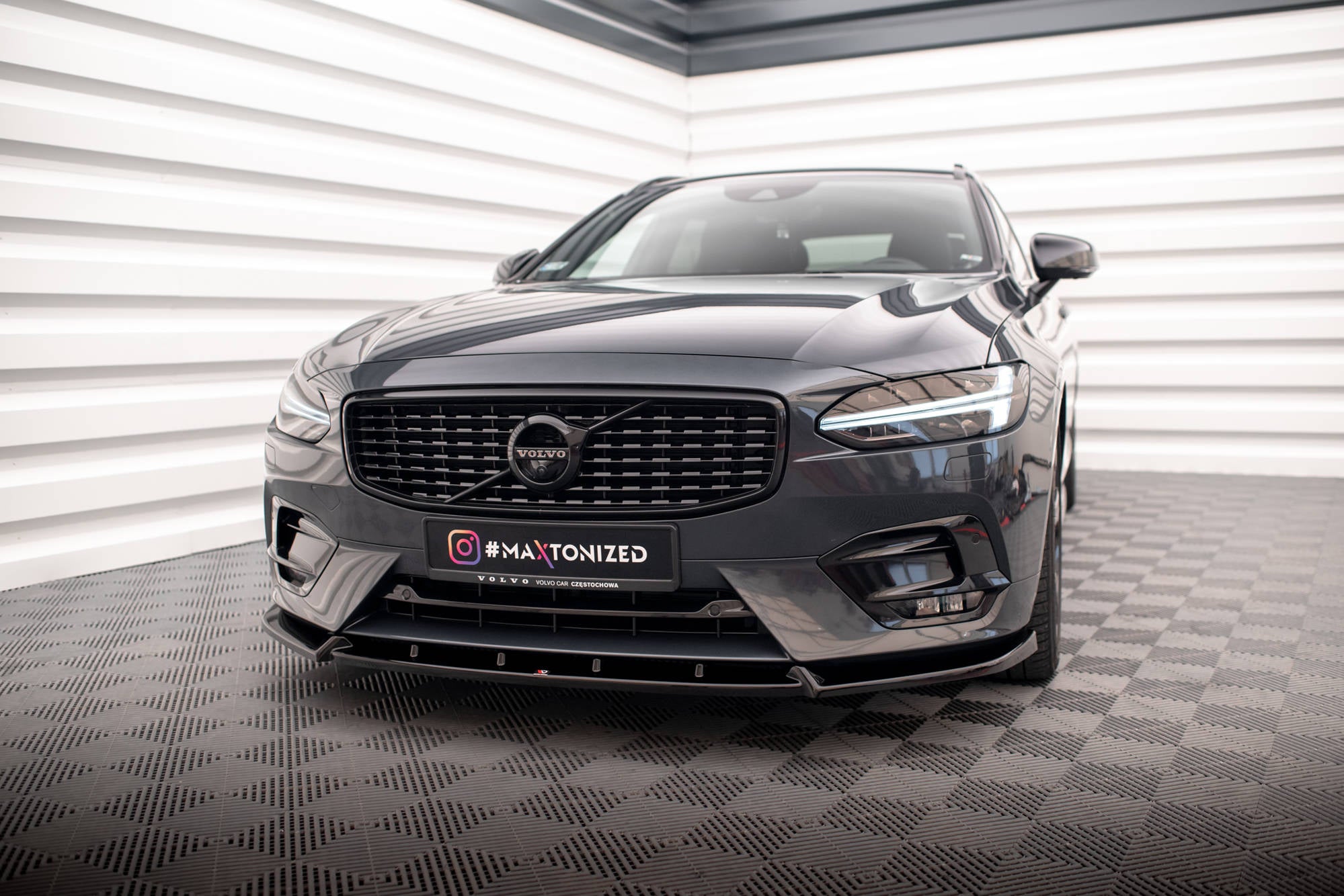 Maxton Design Street+ Spoilerlippe Front Ansatz passend für Volvo V90 / S90 R-Design Mk2 schwarz Hochglanz