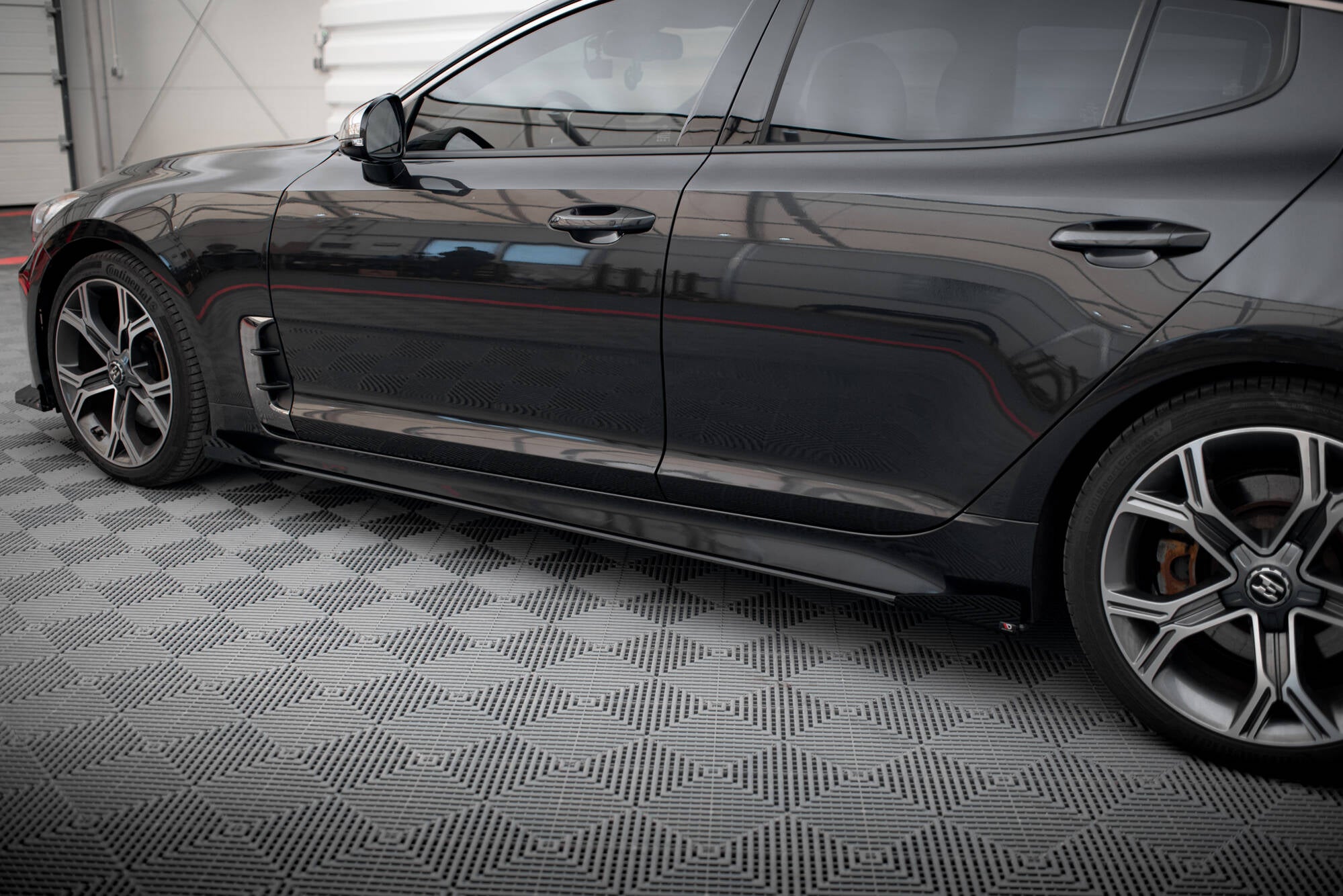 Maxton Design Street Pro Street+ Seitenschweller Leisten + Flaps passend für Kia Stinger GT / GT-Line / Standard Mk1 schwarz Hochglanz