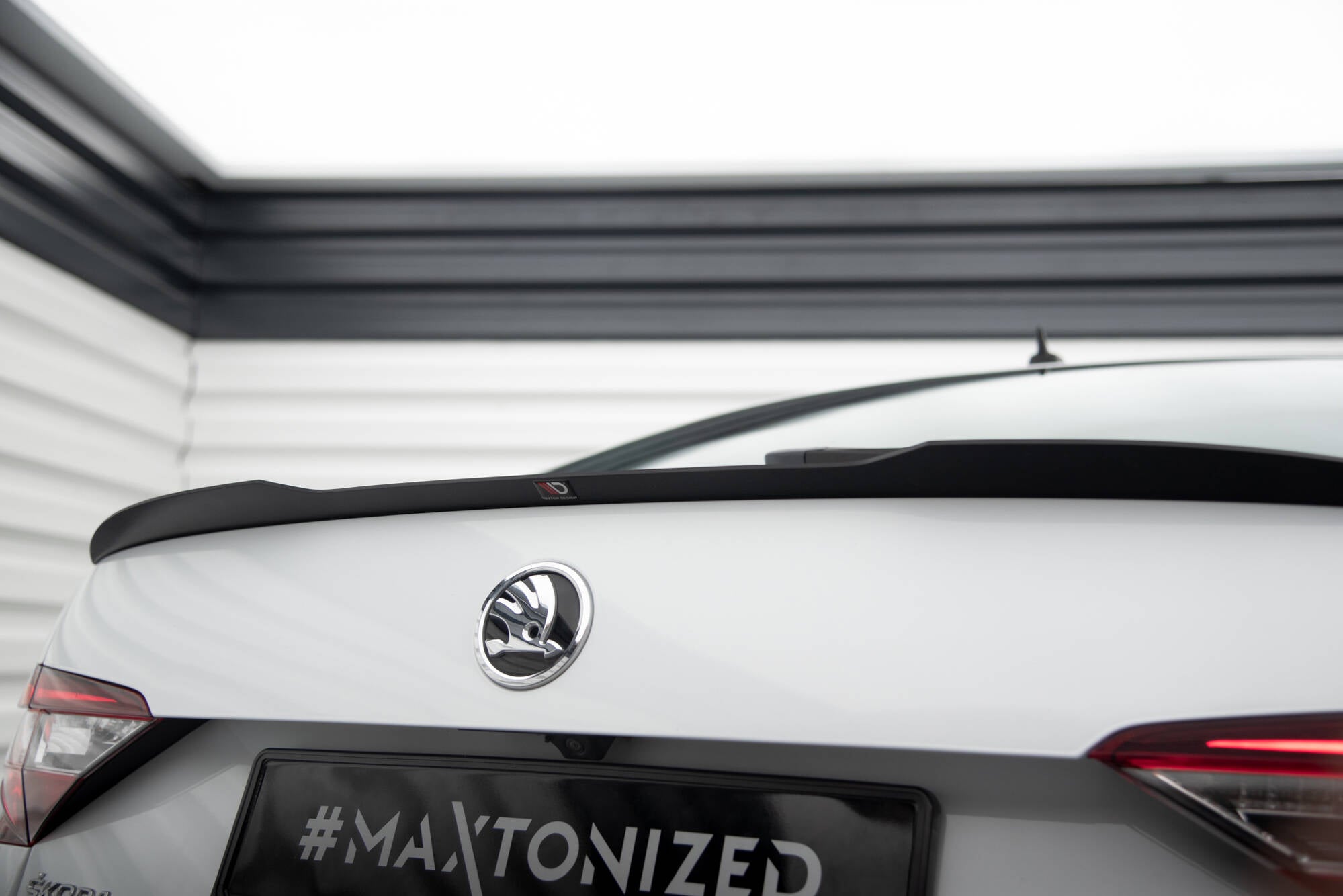 Maxton Design Spoiler CAP V.2 passend für Skoda Superb Liftback Mk3 / Mk3 Facelift schwarz Hochglanz