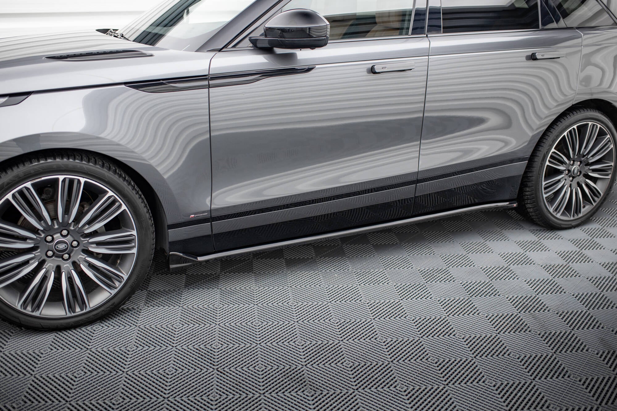 Maxton Design Street+ Seitenschweller Leisten passend für Land Rover Range Rover Velar R-Dynamic Mk1 schwarz Hochglanz