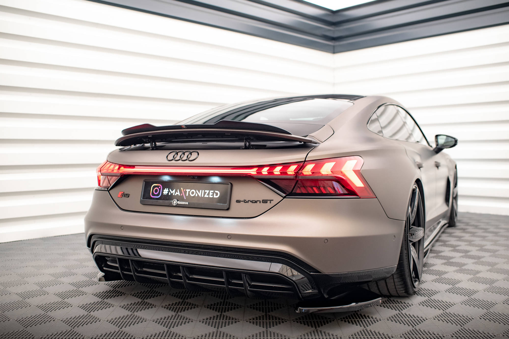 Maxton Design Spoiler CAP passend für Audi e-Tron GT / RS GT RS Mk1 schwarz Hochglanz
