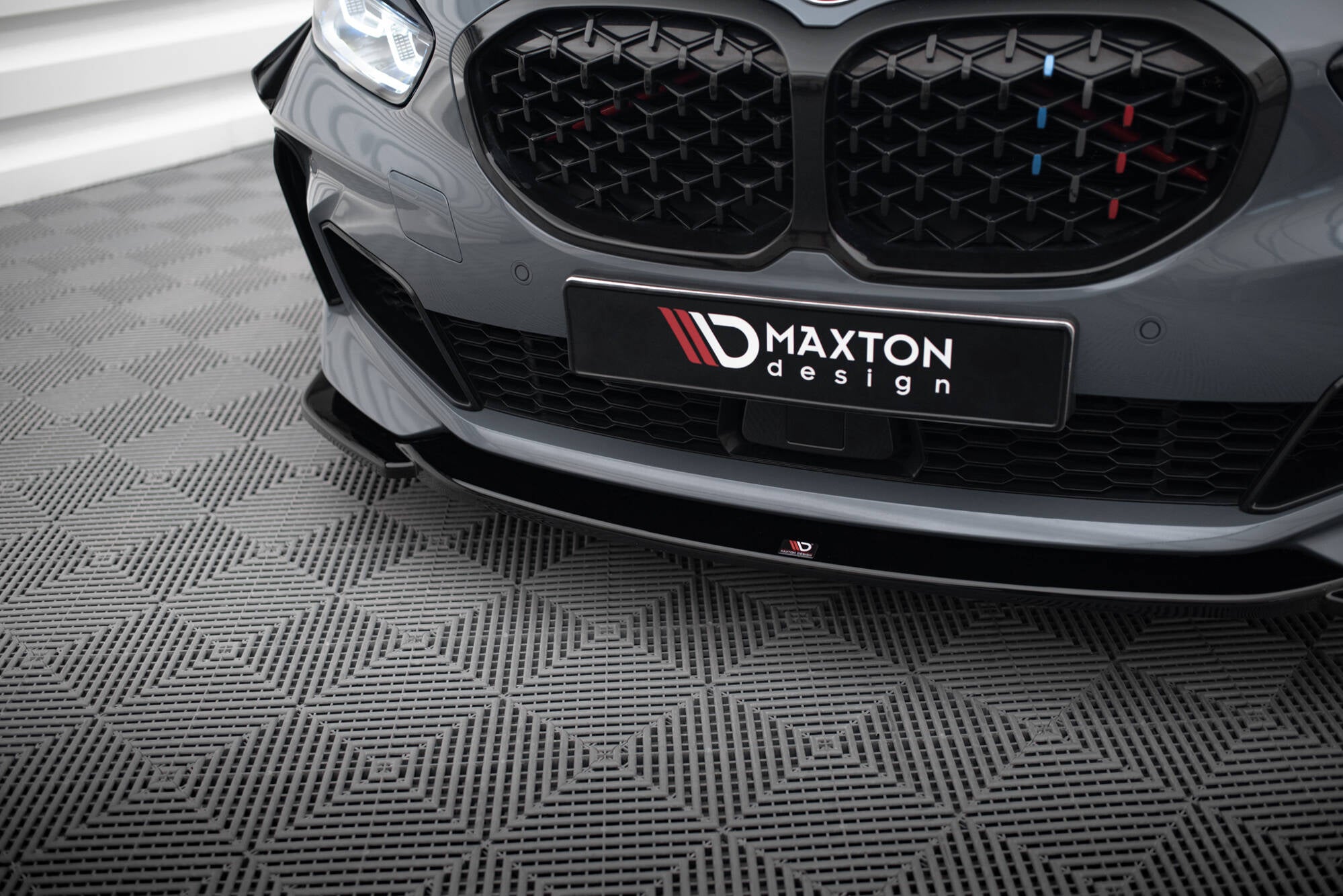Maxton Design Street+ Spoilerlippe Front Ansatz V.3 passend für BMW 1er M-Paket/ M135i / 128ti F40 schwarz Hochglanz