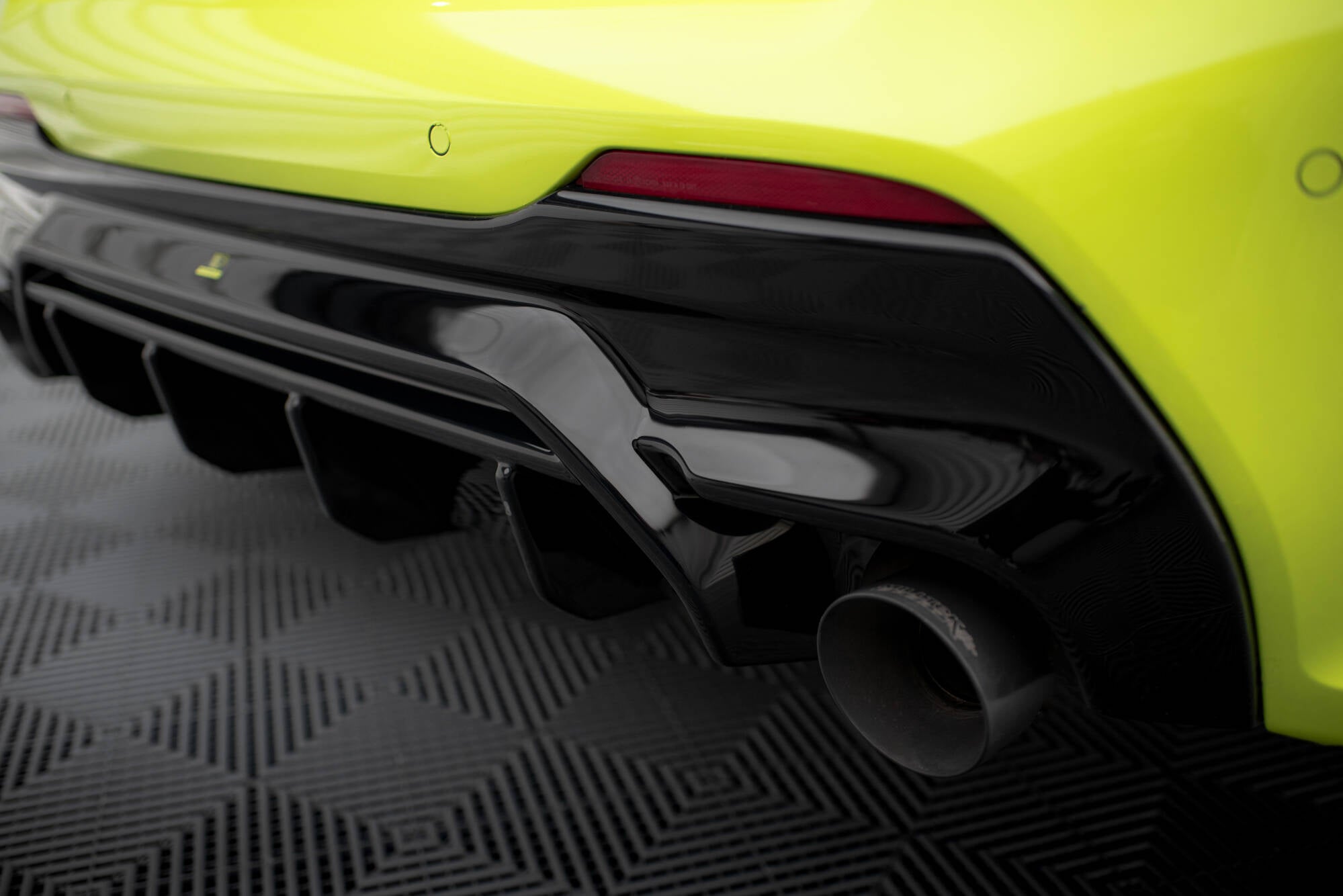 Maxton Design Diffusor Heck Ansatz V.1 passend für BMW 1er M-Paket/ M135i / 128ti F40 schwarz Hochglanz