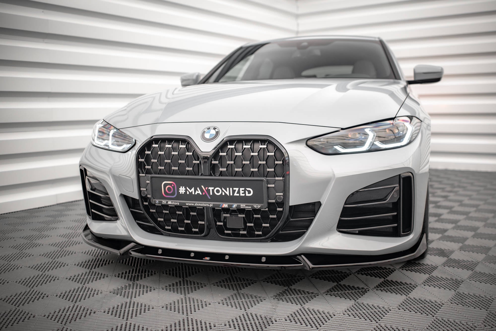 Maxton Design Street+ Spoilerlippe Front Ansatz V.2 passend für BMW 4er / i4 Gran Coupe M-Paket / M440i G26 schwarz Hochglanz