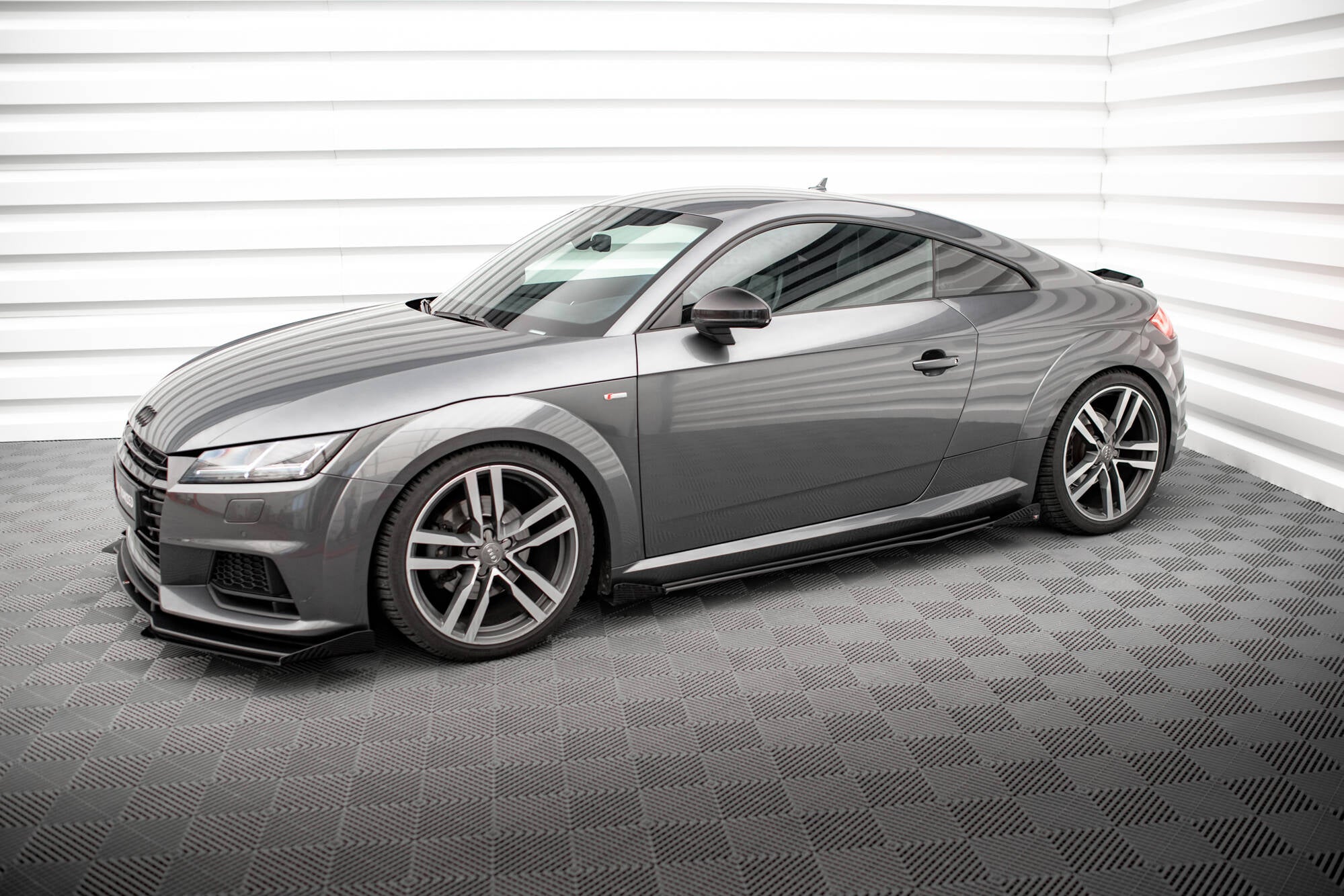 Maxton Design Street Pro Street+ Seitenschweller Leisten + Flaps passend für Audi TT S / S-Line 8S schwarz Hochglanz