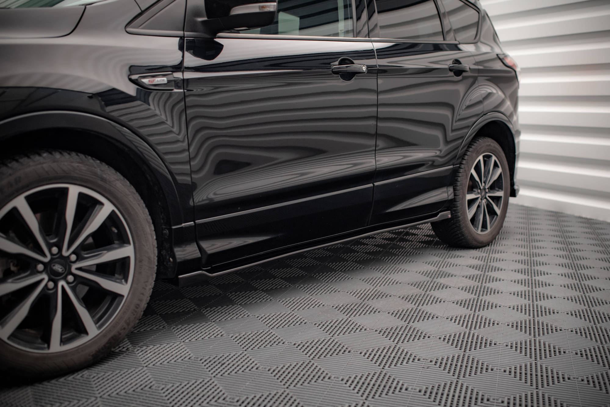 Maxton Design Street+ Seitenschweller Leisten passend für Ford Escape ST-Line Mk3 schwarz Hochglanz