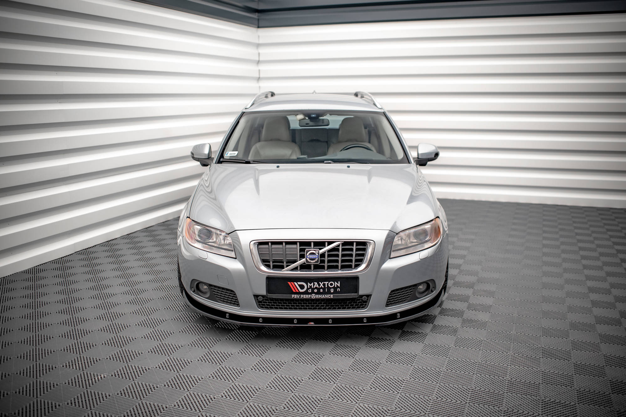 Maxton Design Street+ Spoilerlippe Front Ansatz V.1 passend für Volvo V70 Mk3 schwarz Hochglanz