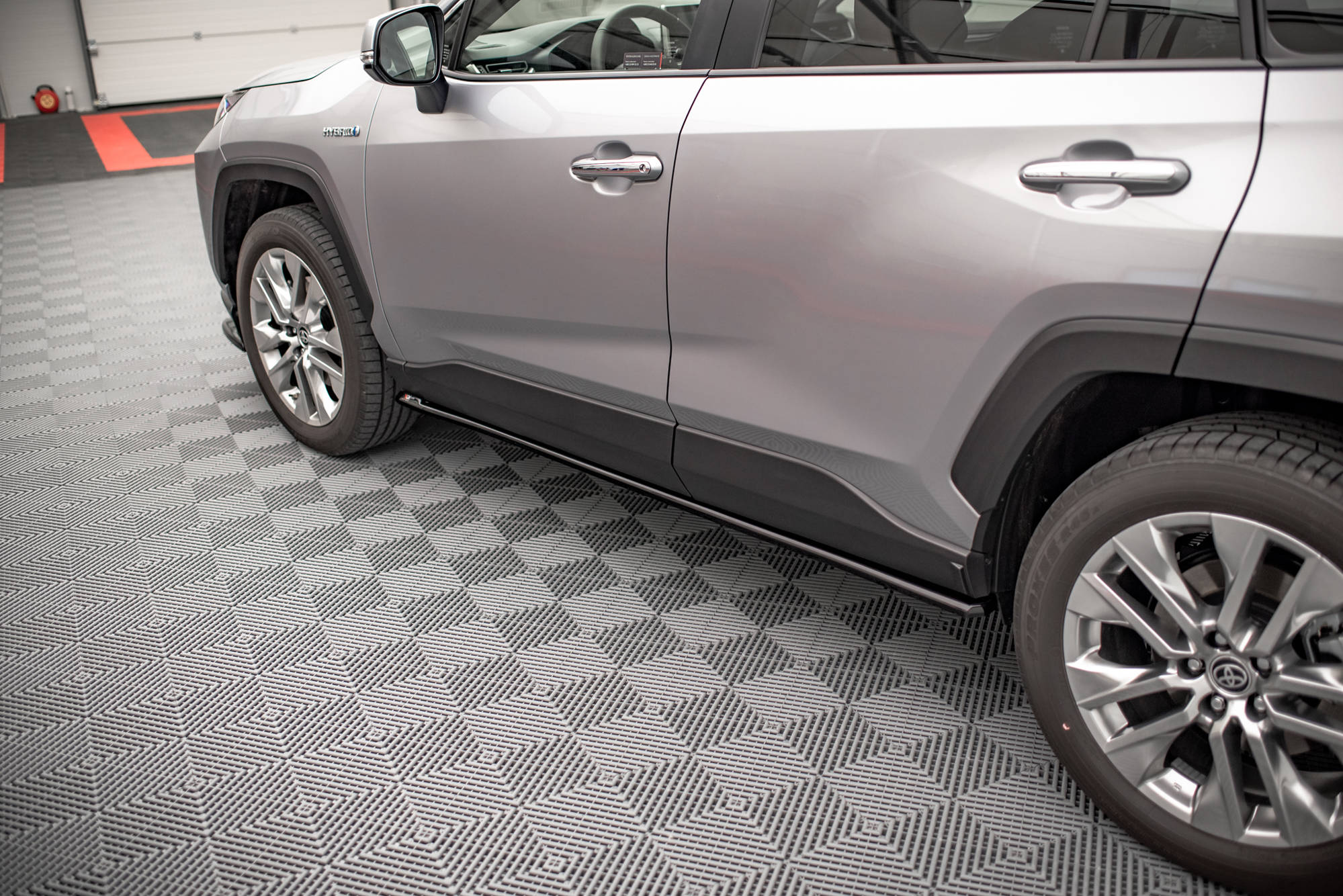 Maxton Design Street+ Seitenschweller Leisten passend für Toyota RAV4 Mk5 schwarz Hochglanz