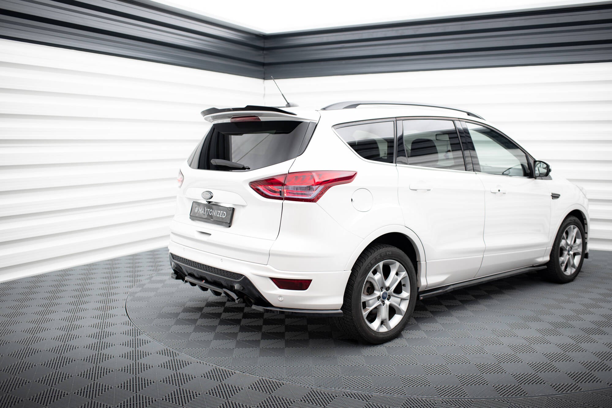 Maxton Design Spoiler CAP passend für Ford Kuga ST-Line Mk2 schwarz Hochglanz