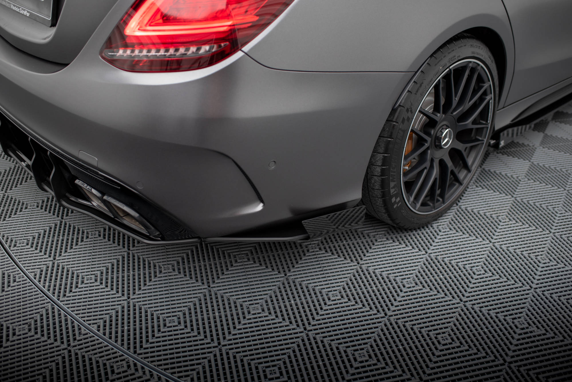 Maxton Design Street Pro Heck Ansatz Flaps Diffusor + Flaps passend für Mercedes-AMG C63 Limousine / Kombi W205 Facelift schwarz Hochglanz
