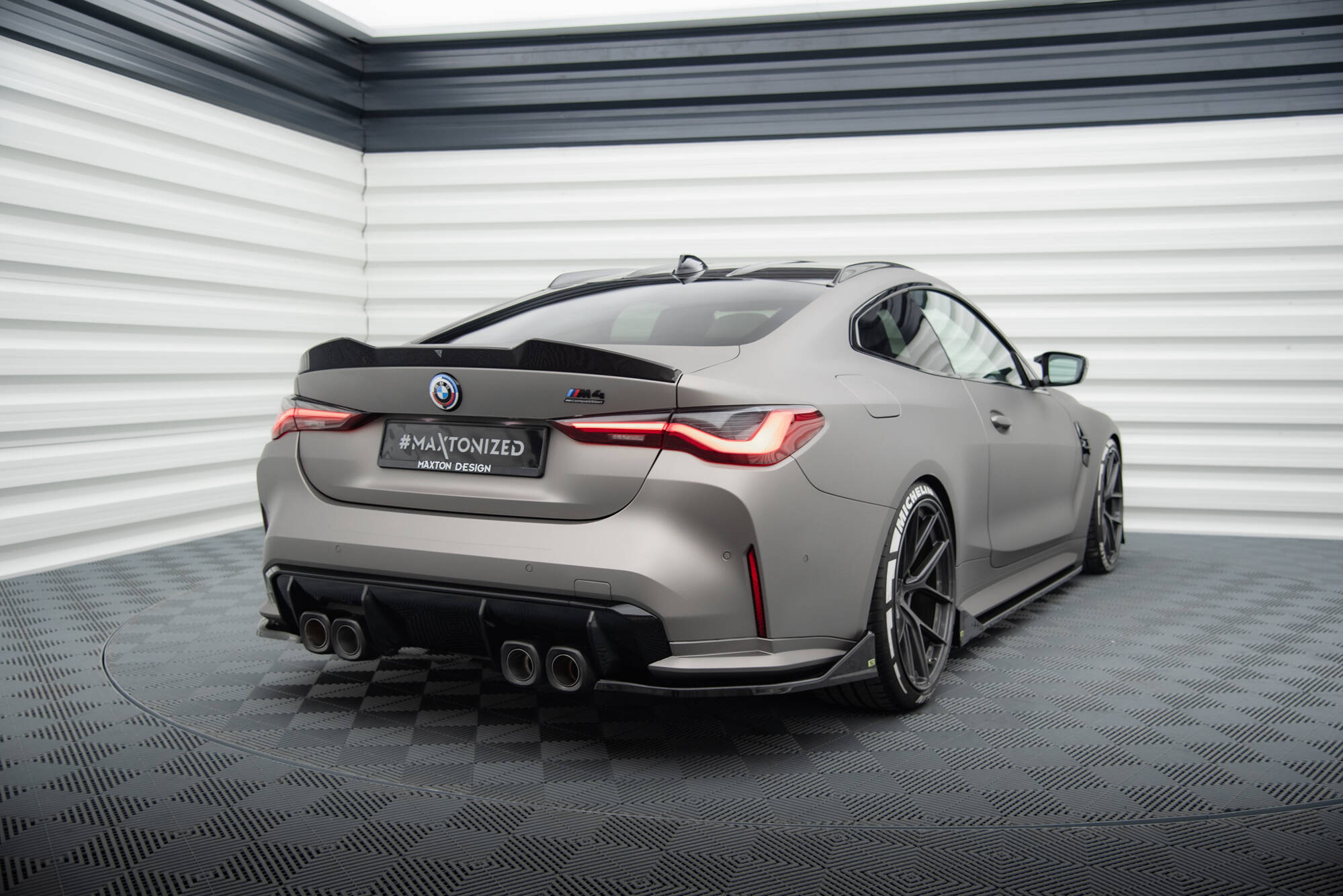 Maxton Design Heck Ansatz Flaps Diffusor V.3 passend für CSL Look BMW M4 G82 / G82 Facelift schwarz Hochglanz