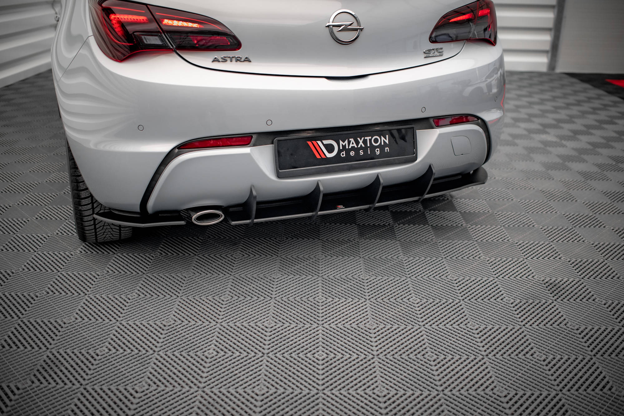 Maxton Design Street Pro Heckschürze passend für Opel Astra GTC OPC-Line J