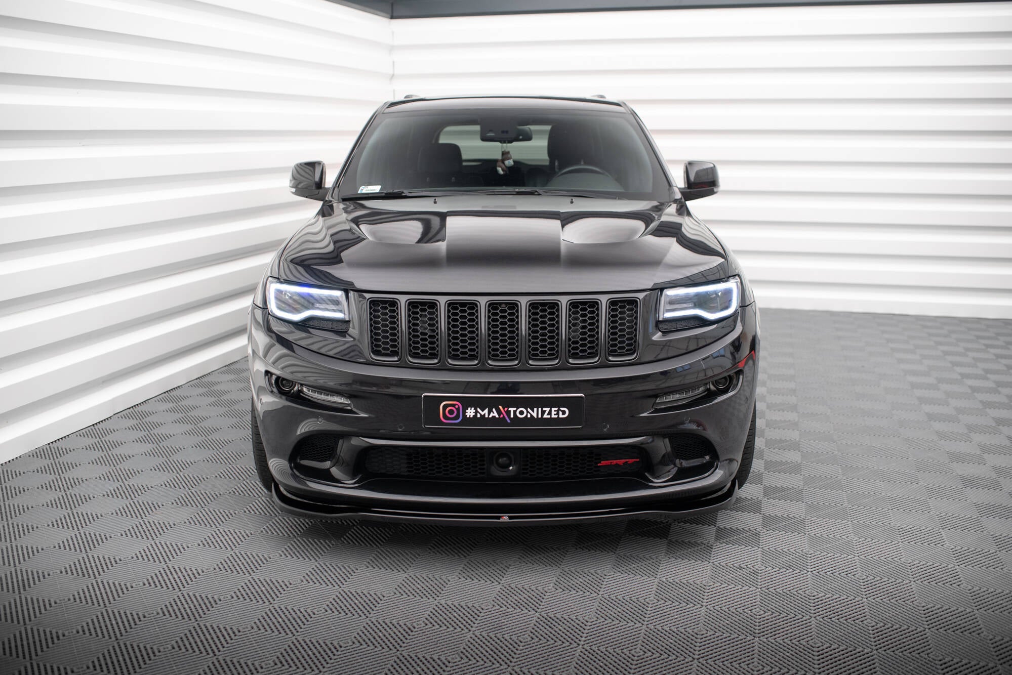 Maxton Design Street+ Spoilerlippe Front Ansatz passend für Jeep Grand Cherokee SRT WK2 Facelift schwarz Hochglanz
