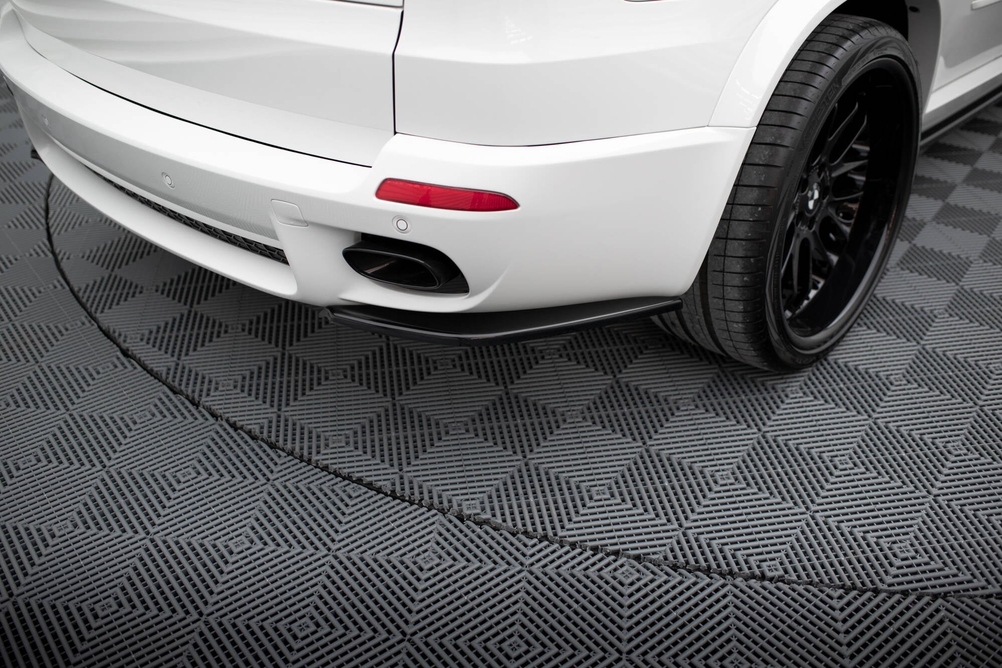 Maxton Design Heck Ansatz Flaps Diffusor passend für BMW X5 E70 Facelift M Paket schwarz Hochglanz