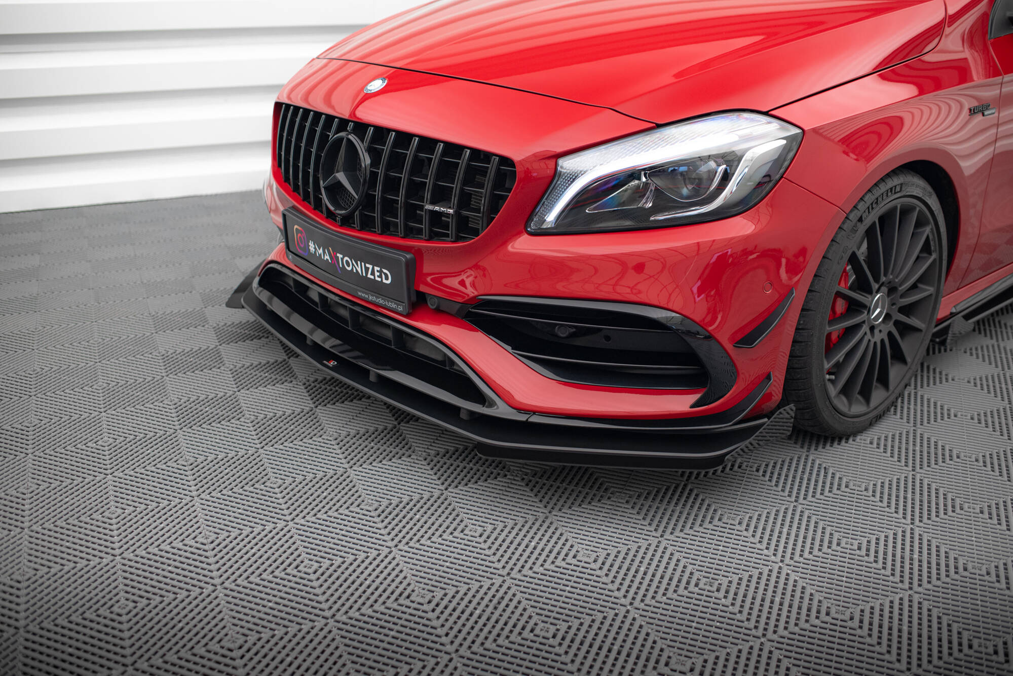 Maxton Design Front Stoßstange Flaps passend für Mercedes-Benz A 45 AMG W176 Facelift schwarz Hochglanz
