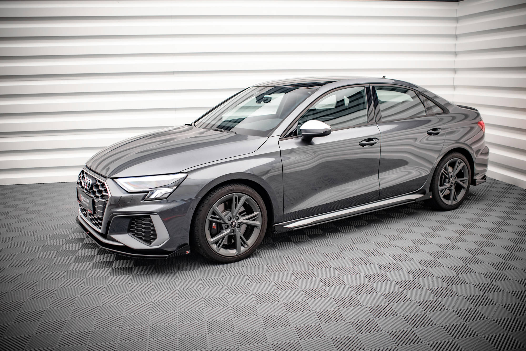 Maxton Design Street Pro Street+ Seitenschweller Leisten + Flaps passend für V.1 Audi S3 / A3 S-Line 8Y / 8Y Facelift schwarz Hochglanz