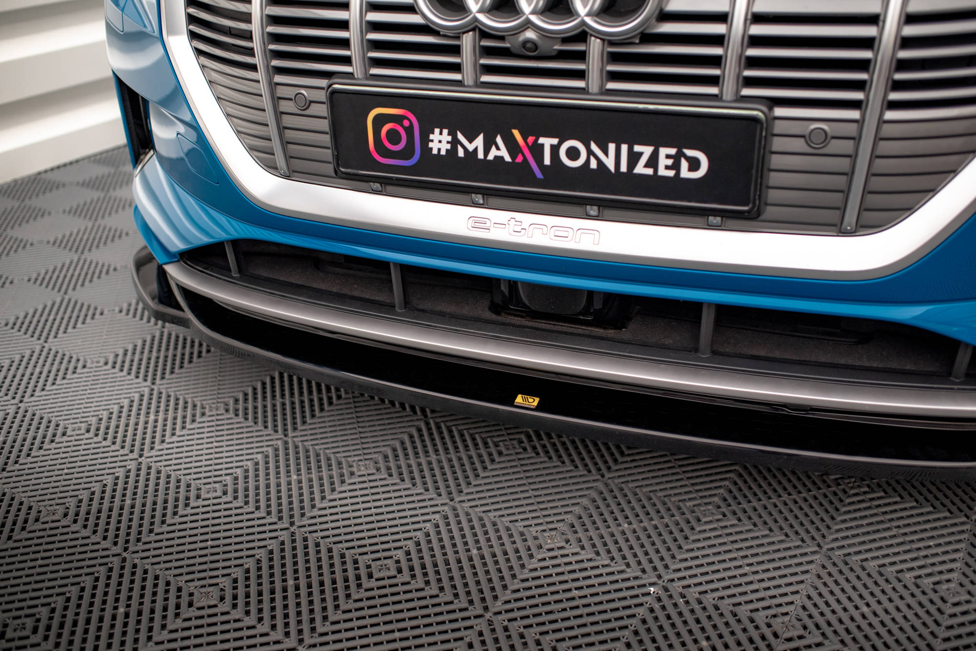 Maxton Design Street+ Spoilerlippe Front Ansatz V.1 passend für Audi e-tron schwarz Hochglanz