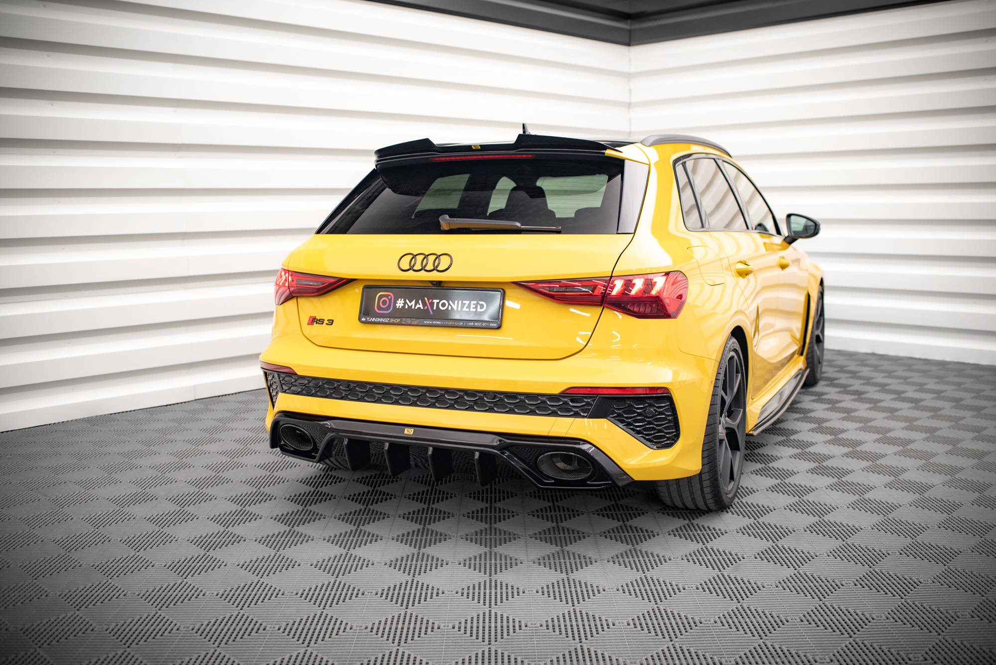 Maxton Design Diffusor Heck Ansatz passend für Audi RS3 8Y schwarz Hochglanz