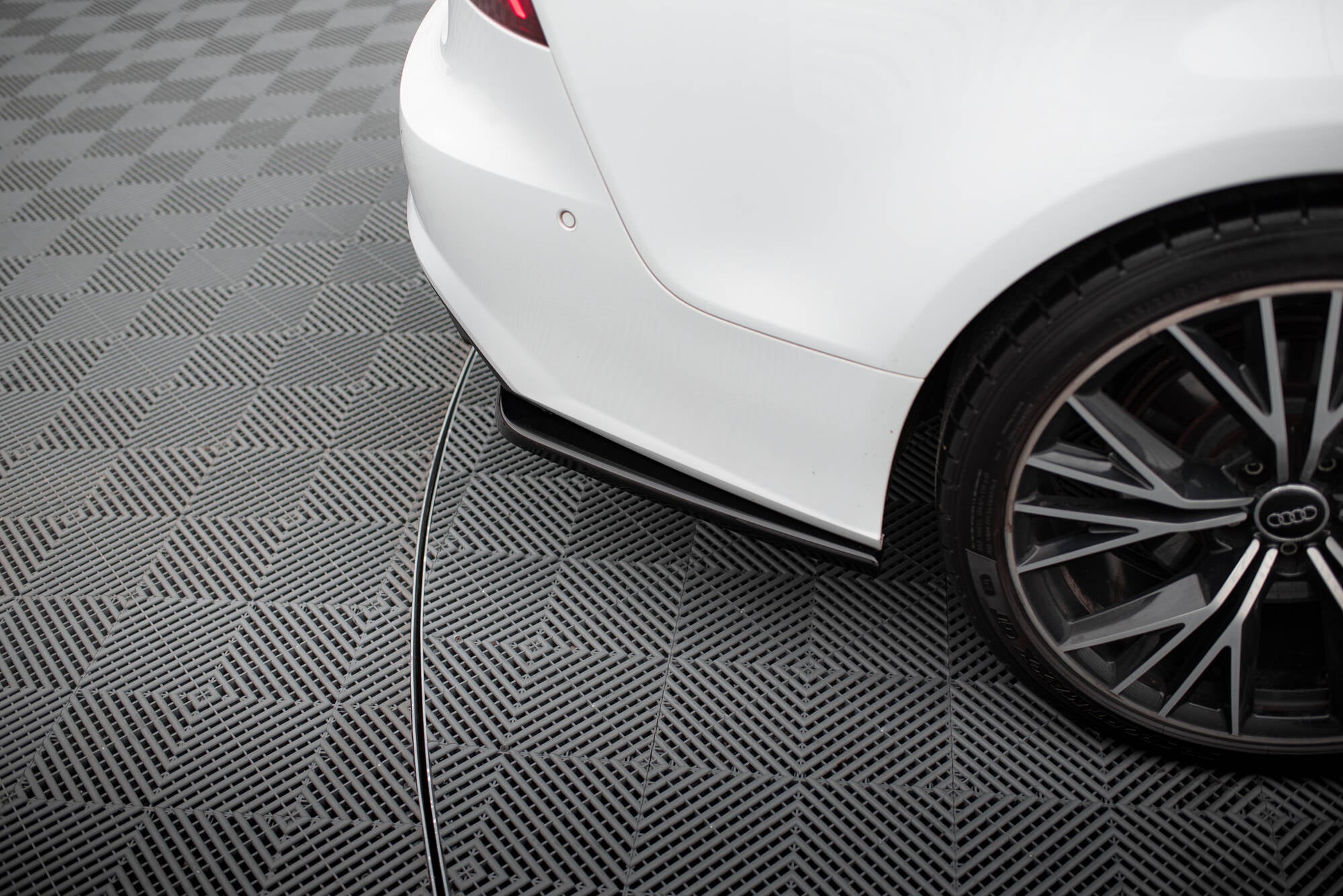 Maxton Design Heck Ansatz Flaps Diffusor V.3 passend für Mercedes-Benz V-Klasse AMG-Line W447 Facelift schwarz Hochglanz