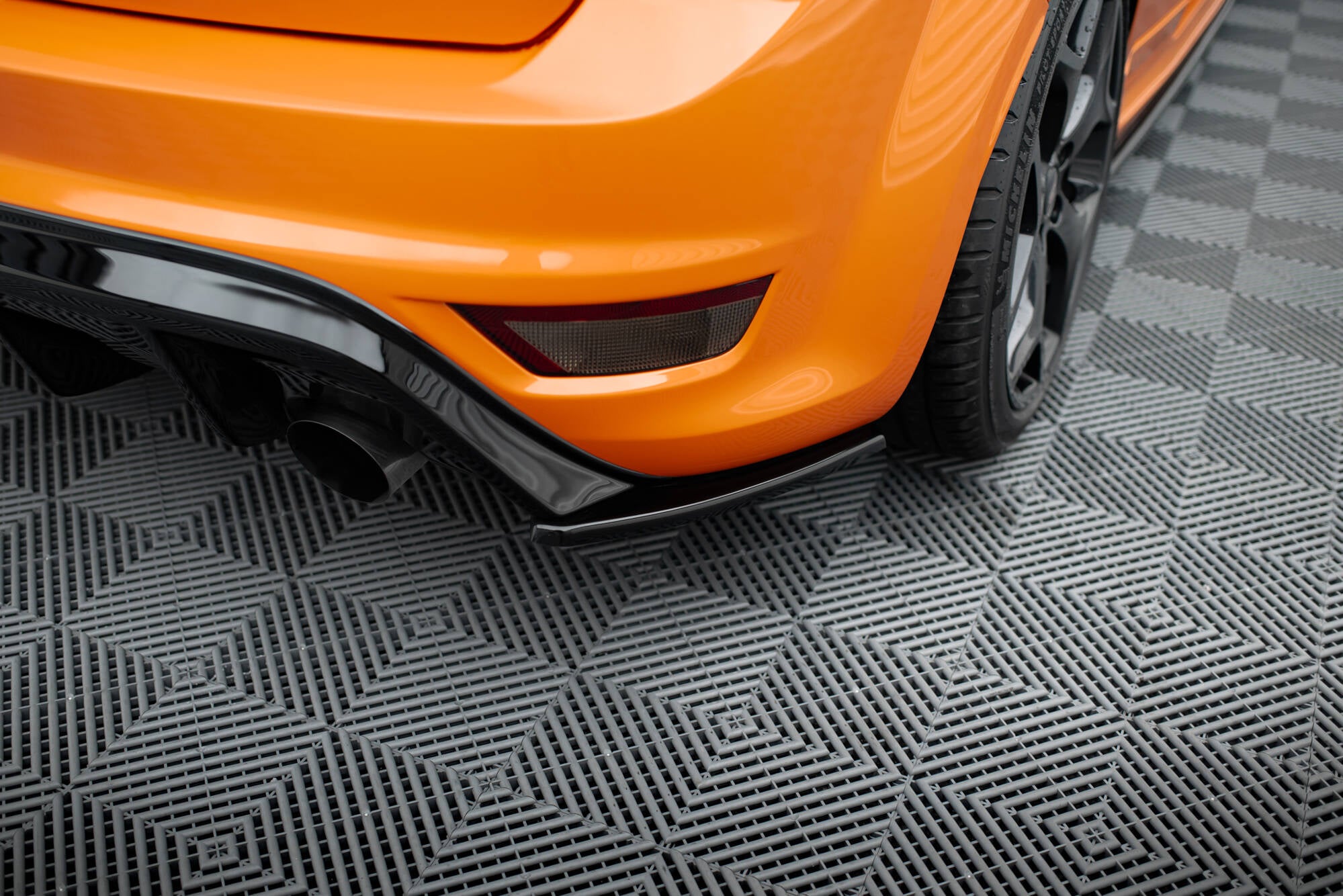 Maxton Design Heck Ansatz Flaps Diffusor V.2 passend für Ford Focus ST Mk2 FL schwarz Hochglanz