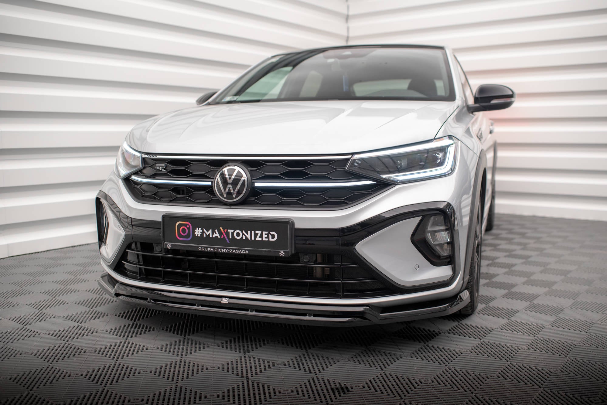 Maxton Design Street+ Spoilerlippe Front Ansatz passend für VW Taigo R-Line Mk1 schwarz Hochglanz