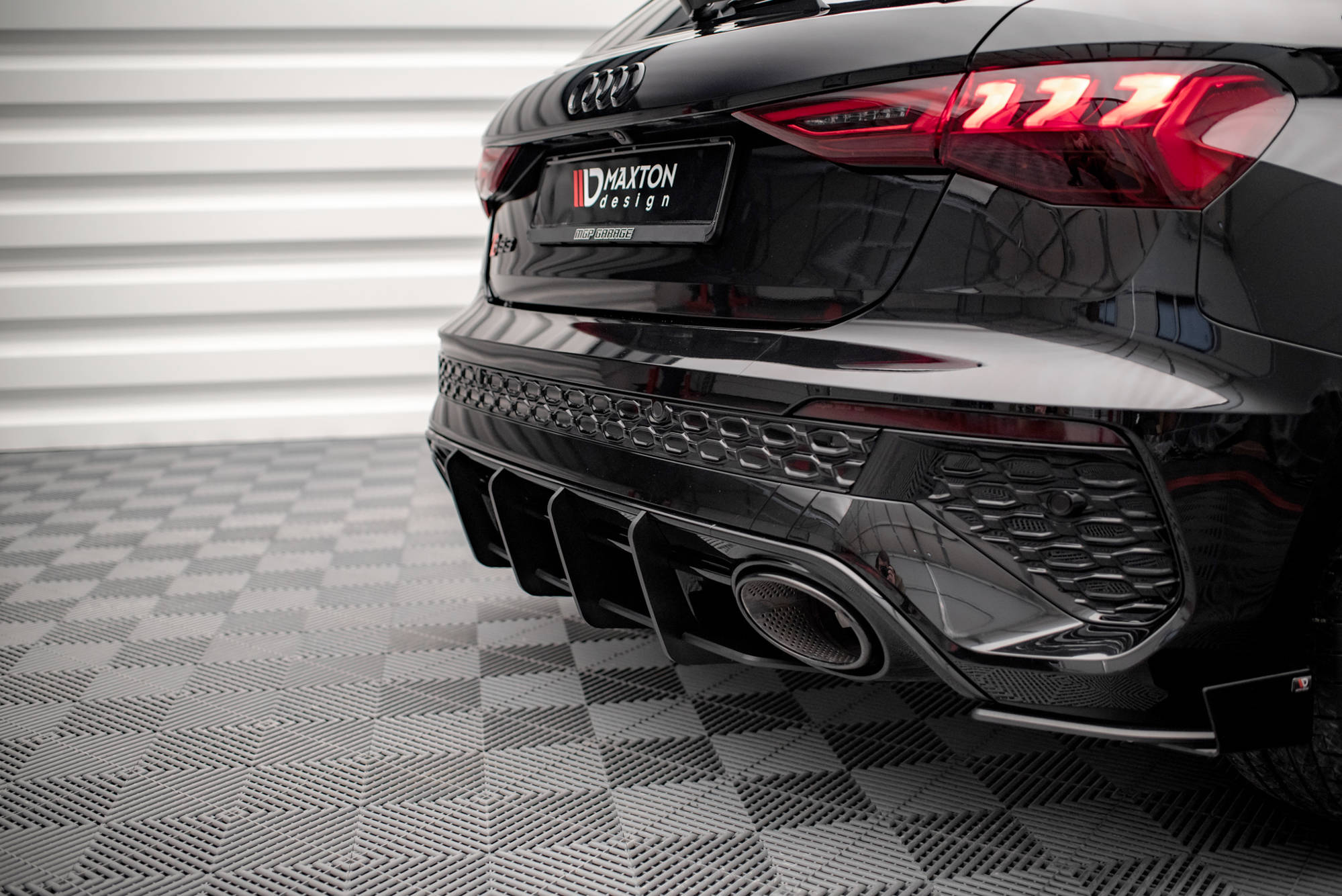 Maxton Design Street Pro Heckschürze passend für Audi RS3 Sportback 8Y