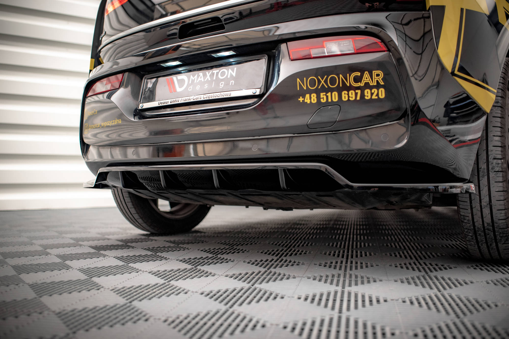 Maxton Design Street+ Mittlerer Diffusor RACE passend für BMW i3 S Mk1 Facelift schwarz Hochglanz