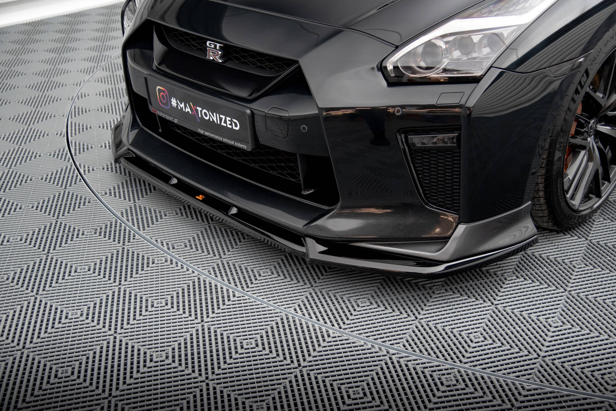 Maxton Design Street+ Spoilerlippe Front Ansatz V.2 passend für Nissan GTR R35 Facelift schwarz Hochglanz