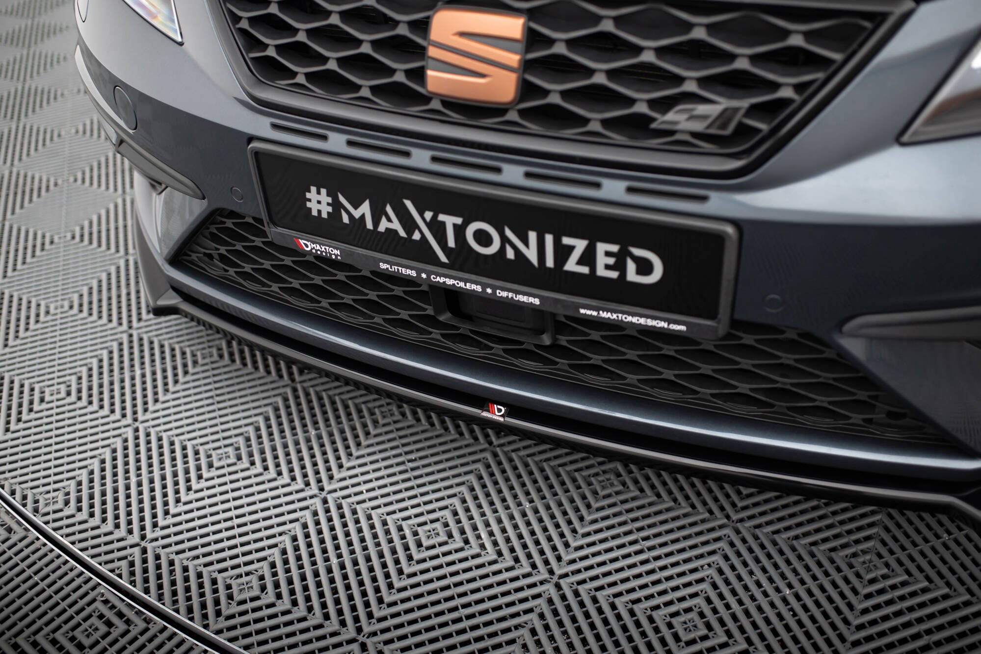 Maxton Design Street+ Spoilerlippe Front Ansatz V.4 passend für Seat Leon Cupra / FR Mk3 FL schwarz Hochglanz