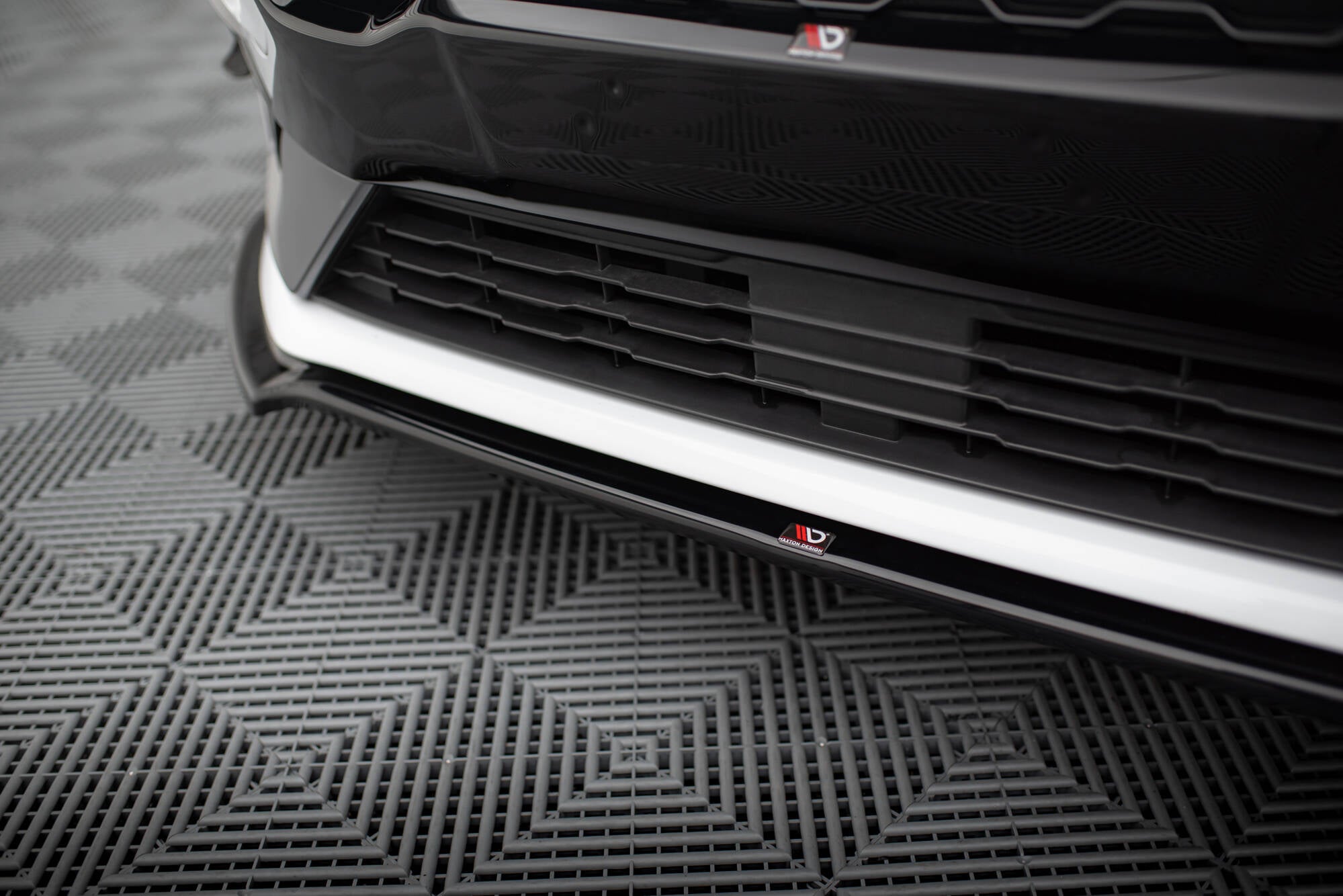 Maxton Design Street+ Spoilerlippe Front Ansatz V.1 passend für Ford Fiesta Mk8 ST / ST-Line schwarz Hochglanz