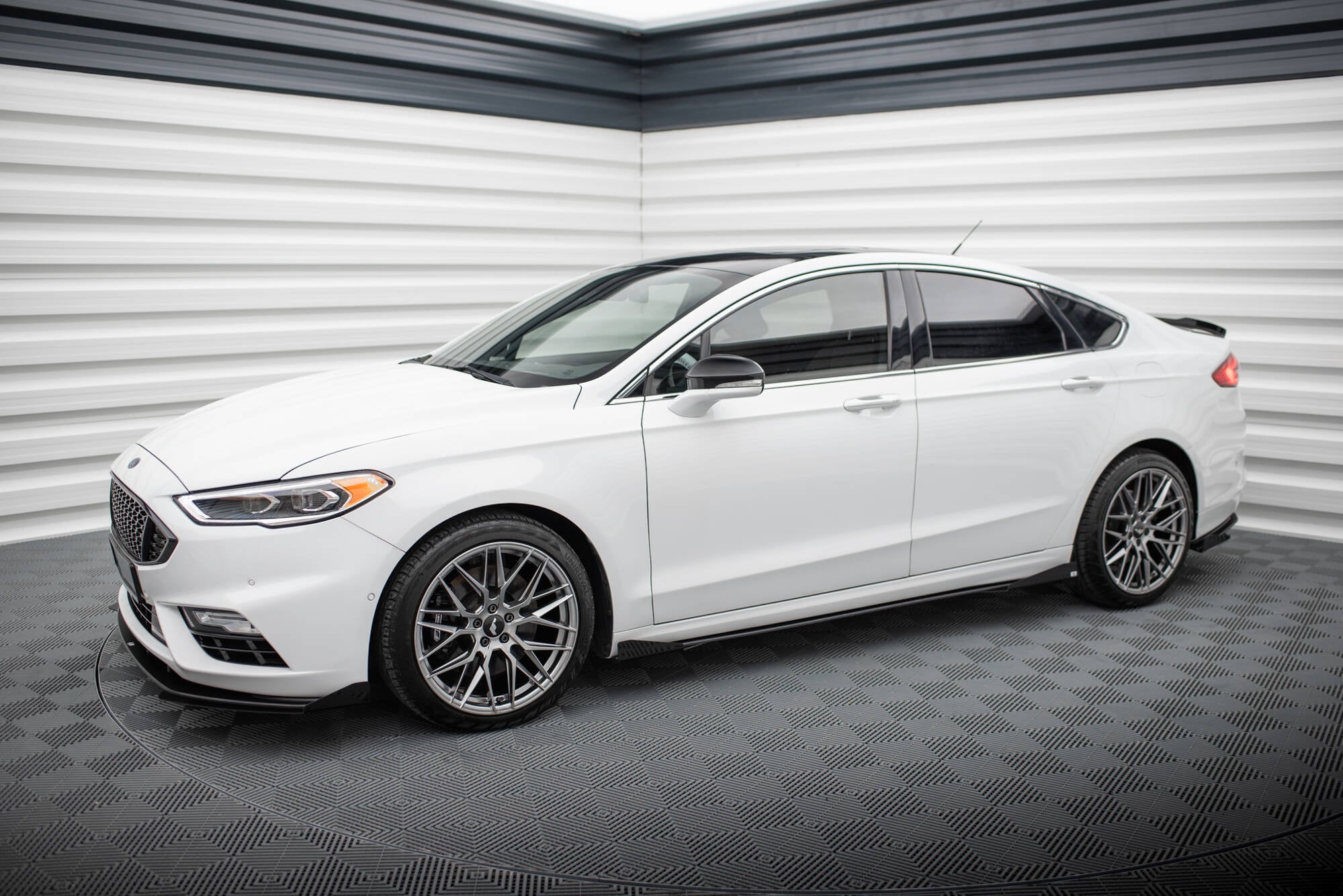 Maxton Design Street Pro Street+ Seitenschweller Leisten + Flaps passend für Ford Mondeo Sport Mk5 Facelift / Fusion Sport Mk2 Facelift schwarz Hochglanz