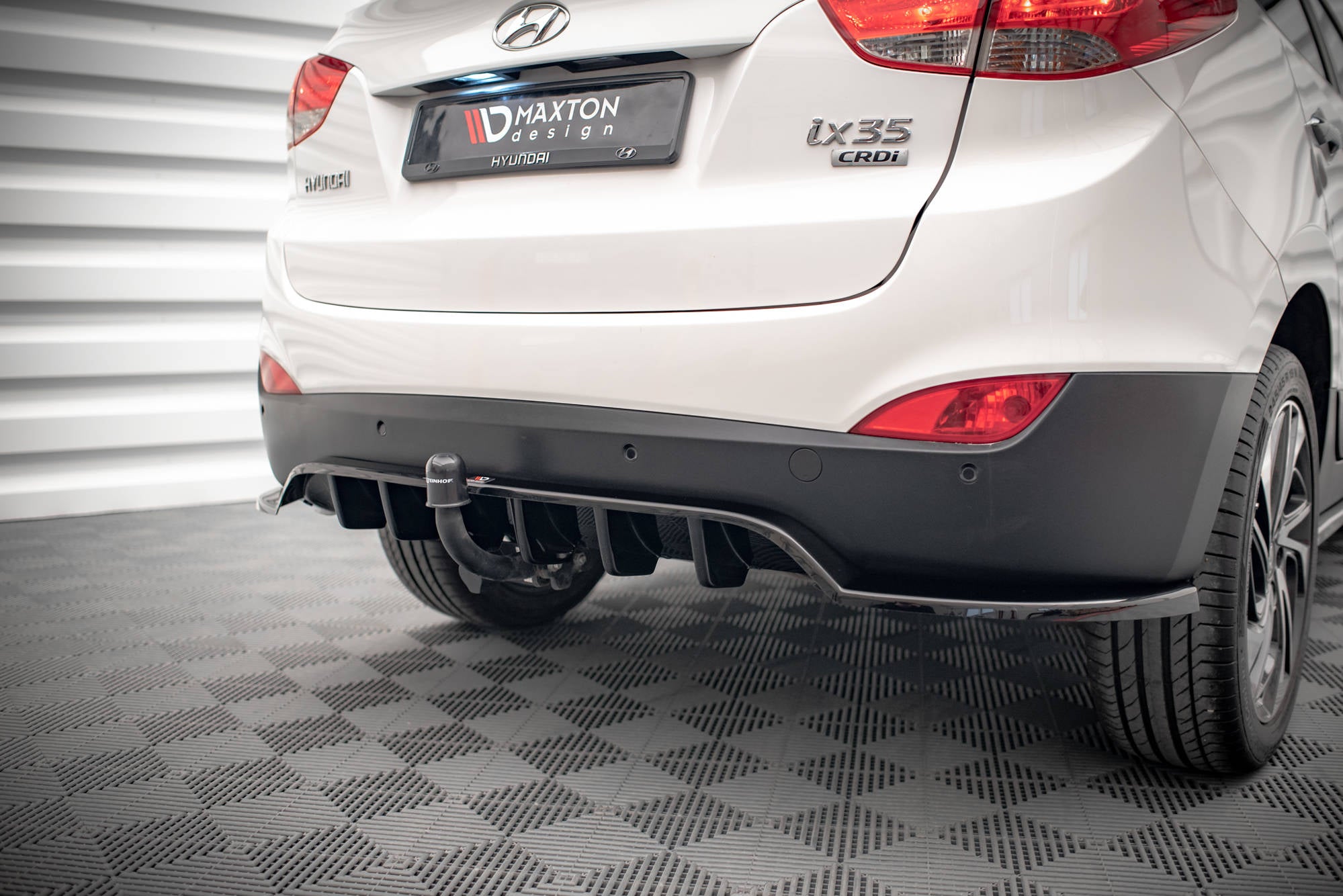 Maxton Design Street+ Mittlerer Diffusor RACE passend für Hyundai ix35 Mk1 schwarz Hochglanz
