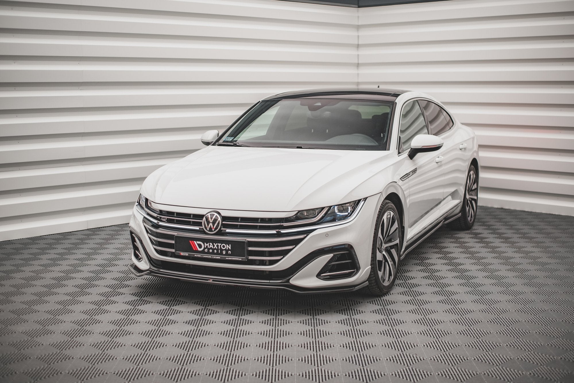 Maxton Design Street+ Spoilerlippe Front Ansatz V.3 passend für VW Arteon R-Line Limousine / Shooting Brake Mk1 Facelift schwarz Hochglanz