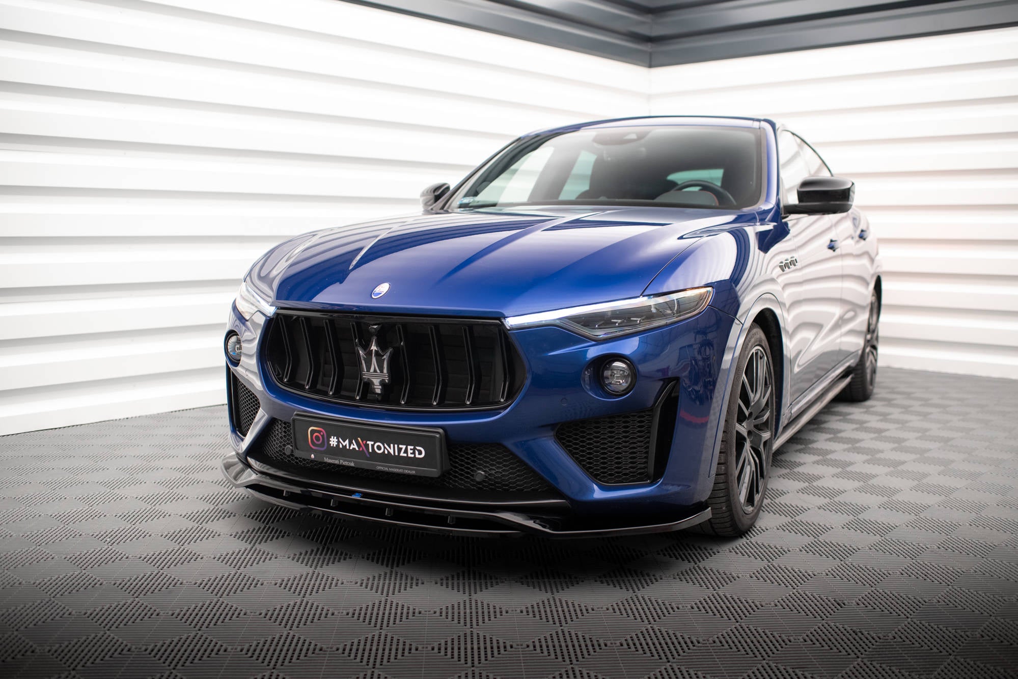 Maxton Design Street+ Spoilerlippe Front Ansatz passend für Maserati Levante GTS / Trofeo Mk1 schwarz Hochglanz