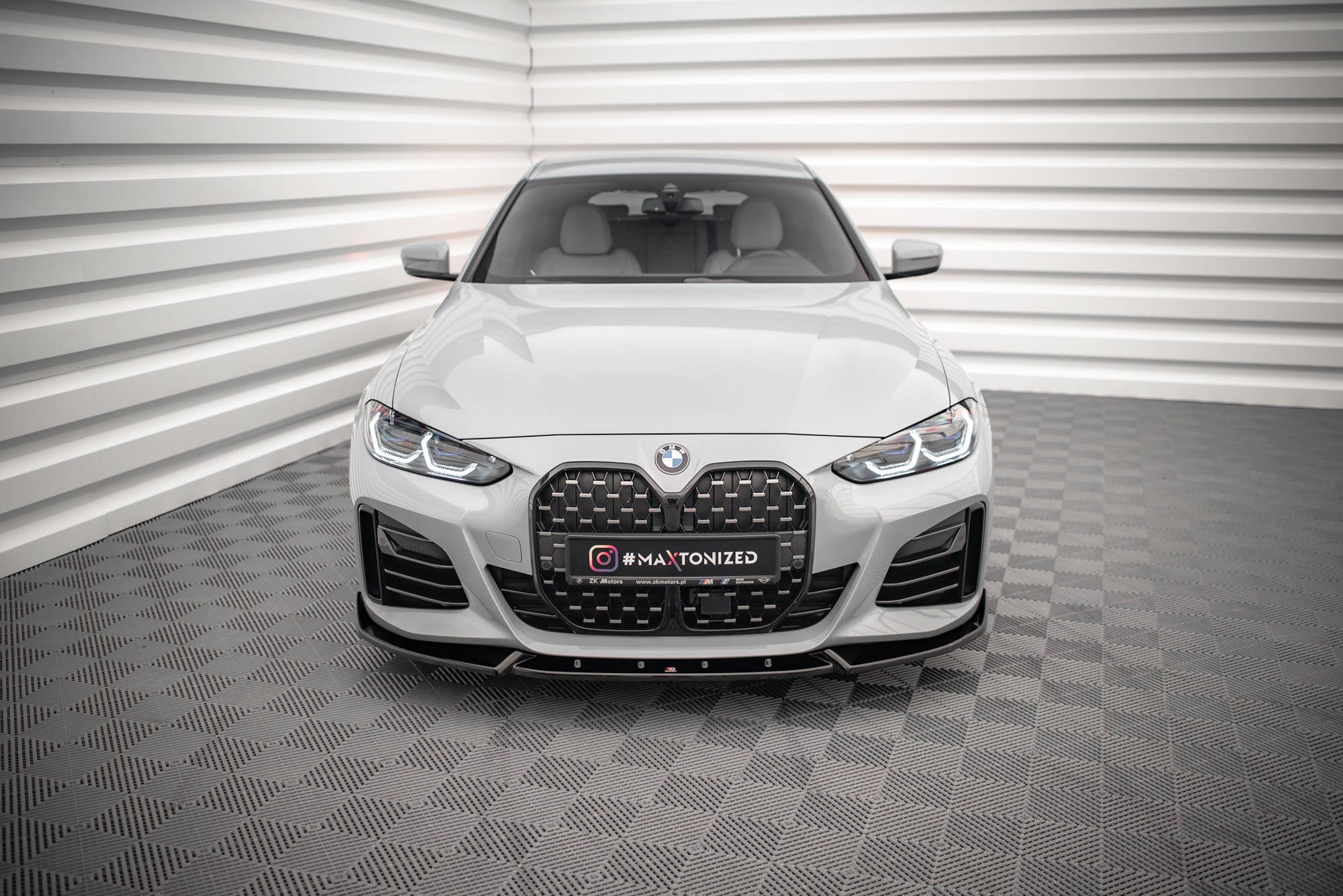 Maxton Design Street+ Spoilerlippe Front Ansatz V.2 passend für BMW 4er / i4 Gran Coupe M-Paket / M440i G26 schwarz Hochglanz