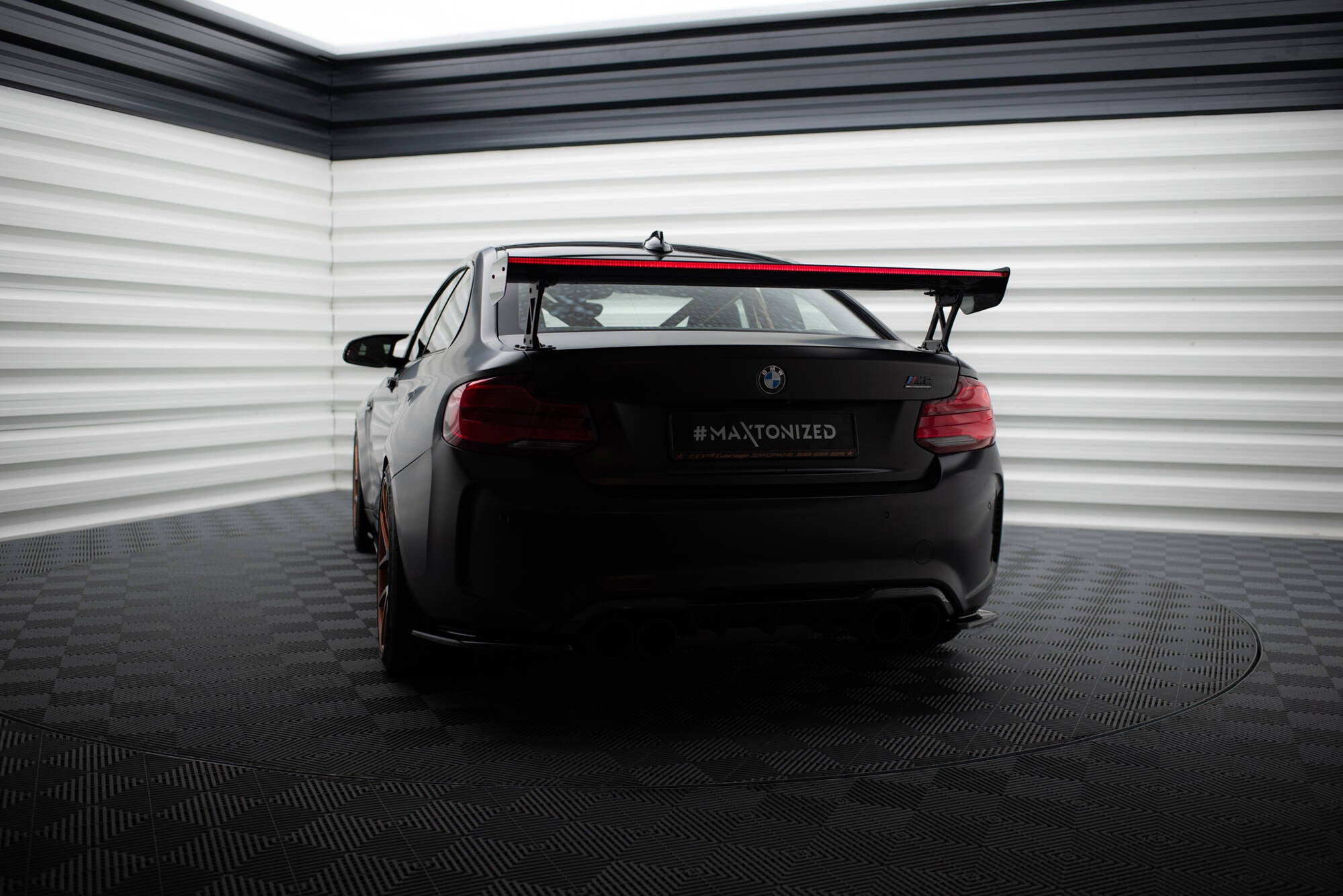 Maxton Design Carbon Spoiler With External Brackets Uprights + LED BMW M2 F87 / 2 / 2 M-Paket F22 für BMW M2 F87