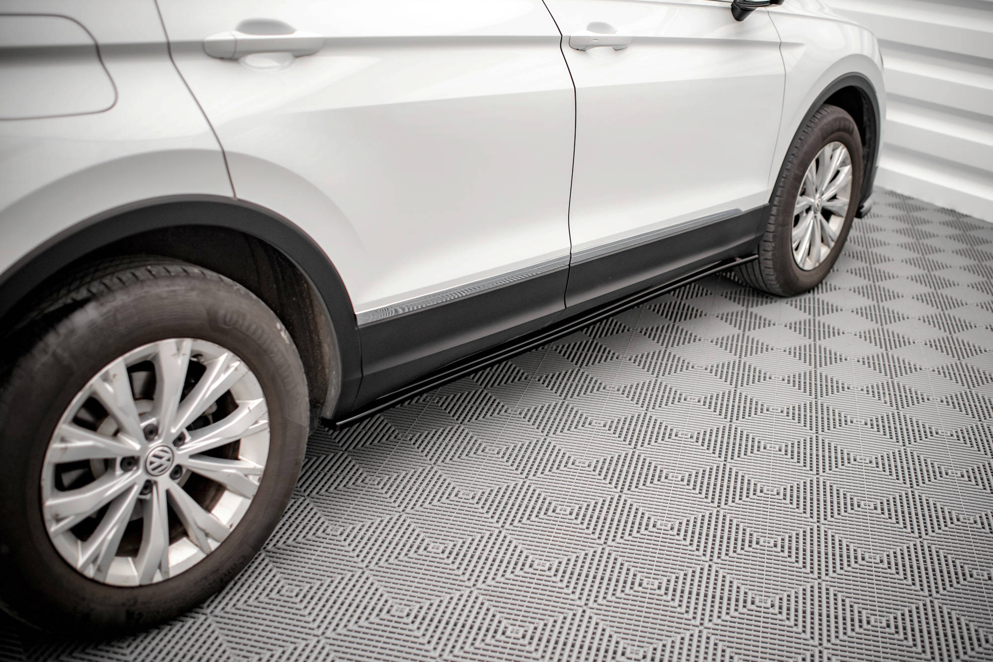 Maxton Design Street+ Seitenschweller Leisten passend für VW Tiguan Mk2 schwarz Hochglanz