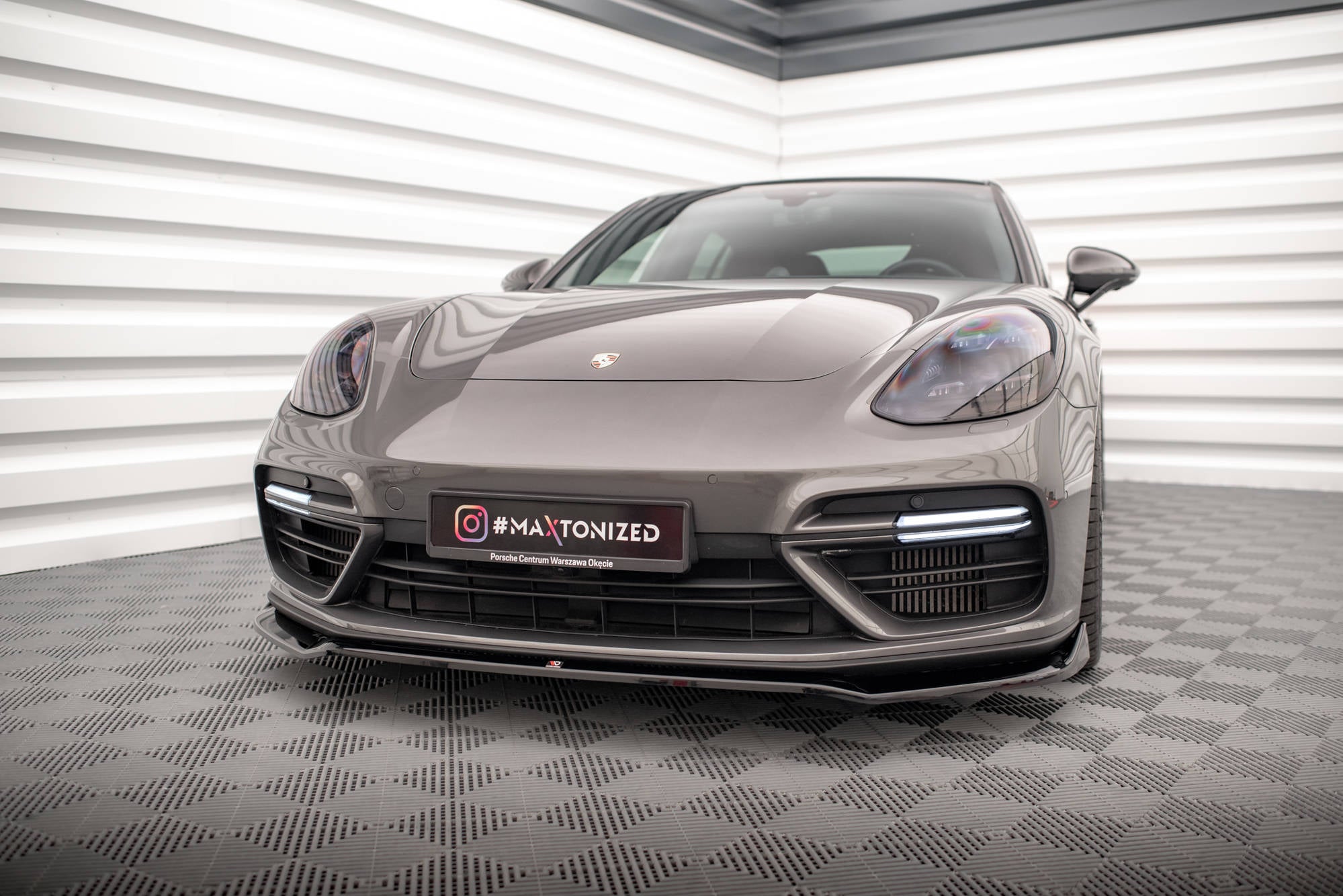 Maxton Design Street+ Spoilerlippe Front Ansatz V.2 passend für Porsche Panamera Turbo S E-Hybrid schwarz Hochglanz