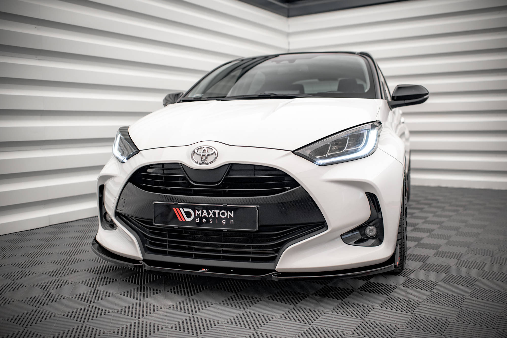 Maxton Design Street+ Spoilerlippe Front Ansatz V.1 + Flaps passend für Toyota Yaris Mk4