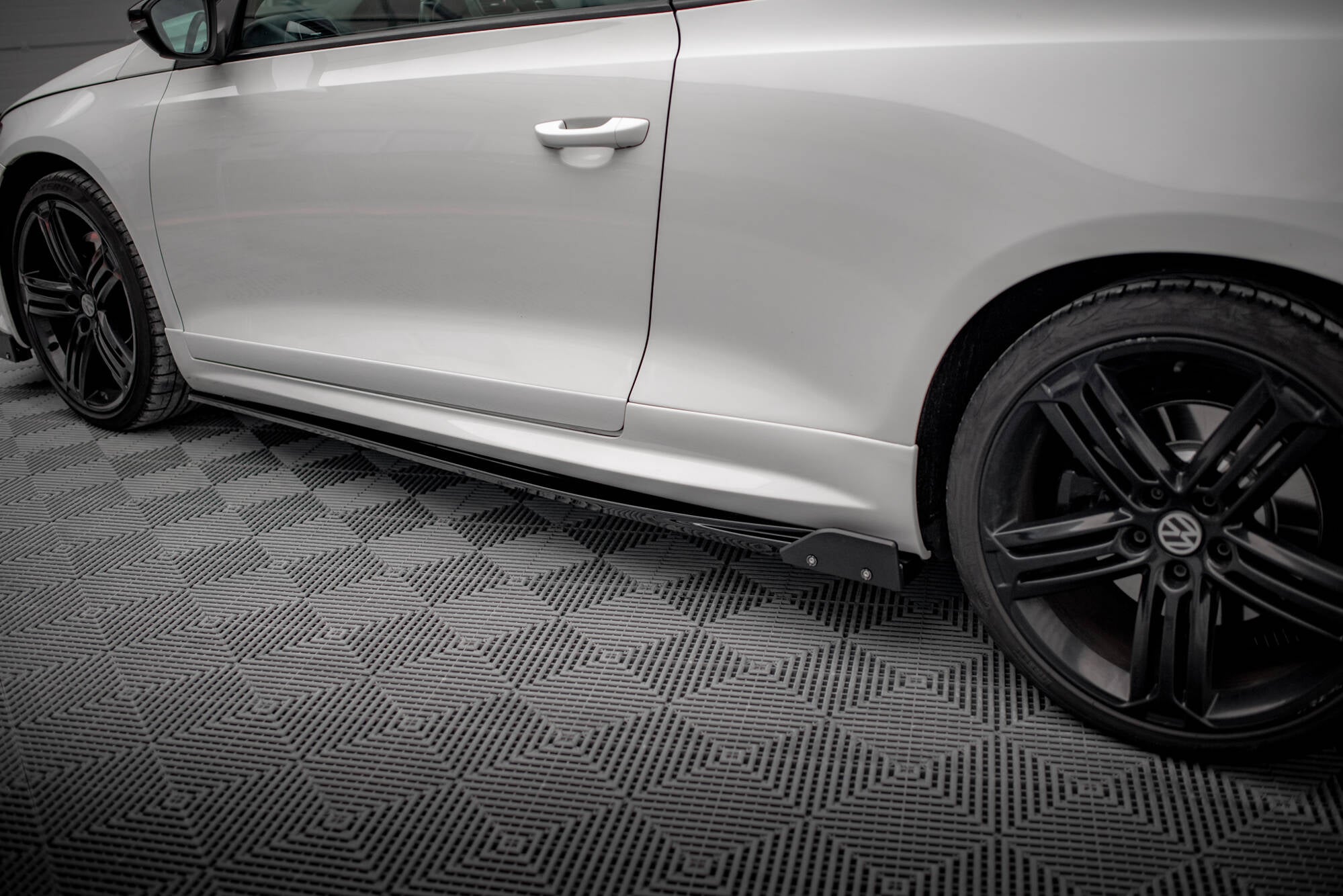 Maxton Design Street+ Seitenschweller Leisten V.2 passend für + Flaps passend für VW Scirocco R Mk3 / Mk3 Facelift