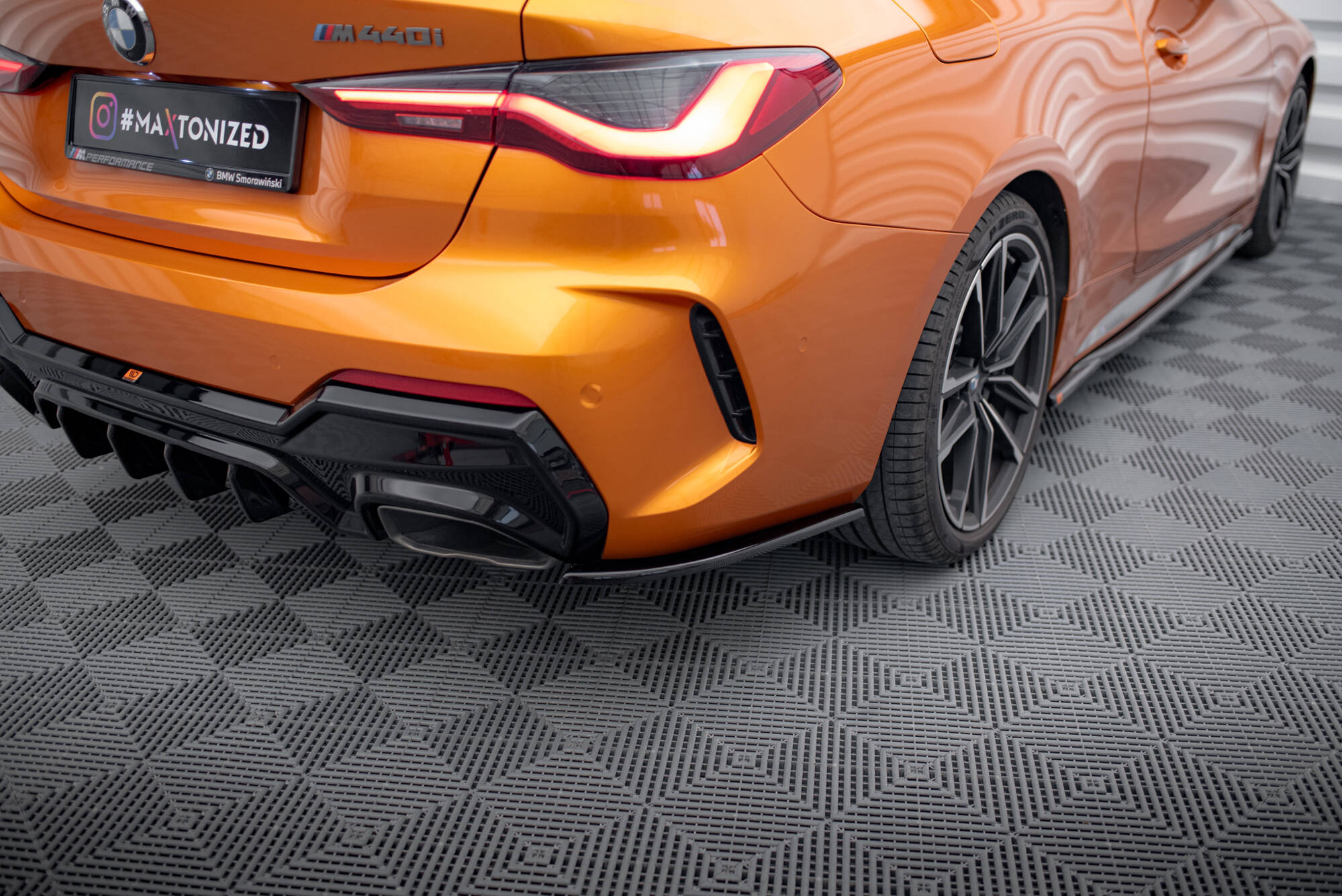 Maxton Design Heck Ansatz Flaps Diffusor V.5 passend für BMW 4er M440i G22 / G23 / G22 Facelift / G23 Facelift schwarz Hochglanz