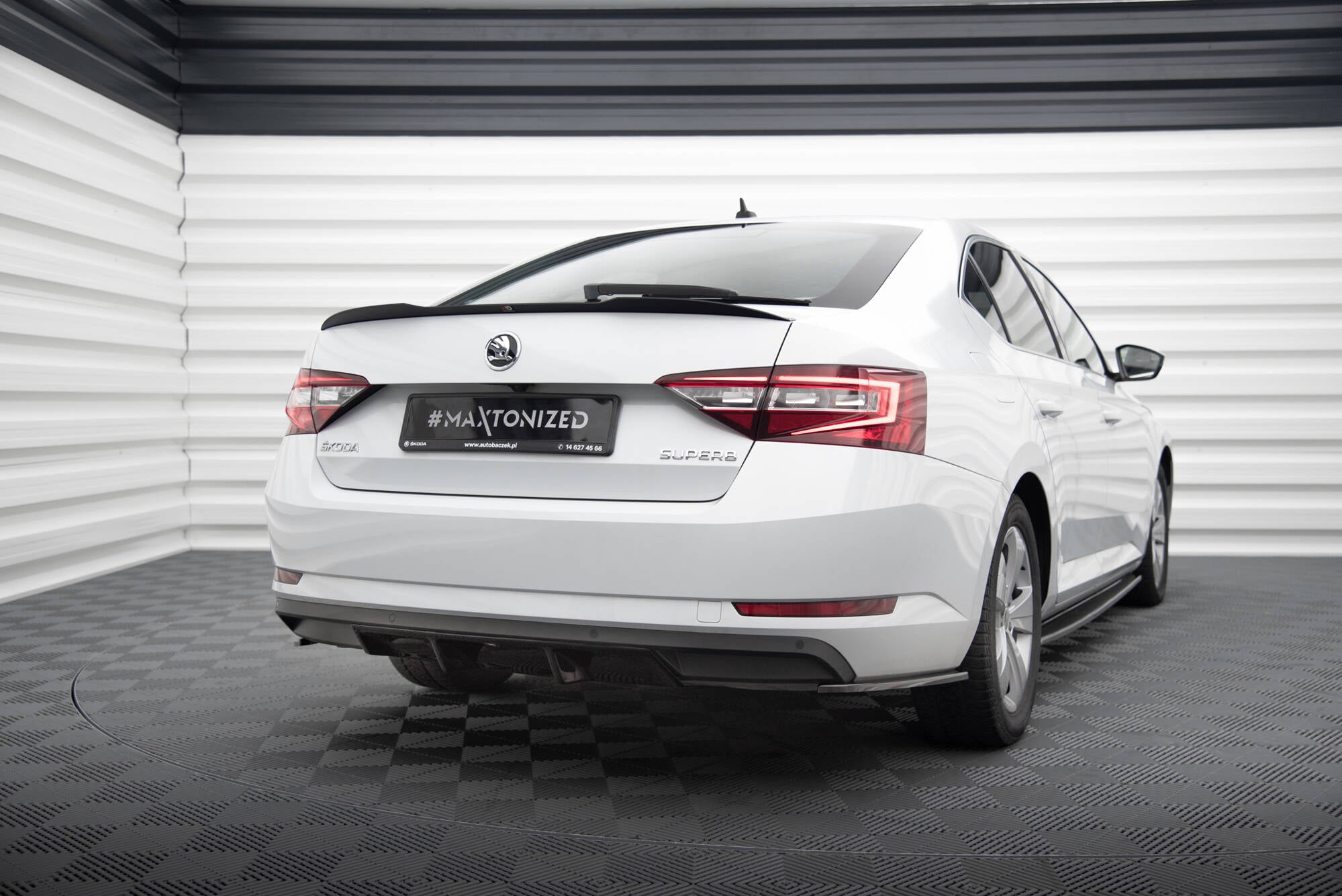 Maxton Design Spoiler CAP V.2 passend für Skoda Superb Liftback Mk3 / Mk3 Facelift schwarz Hochglanz