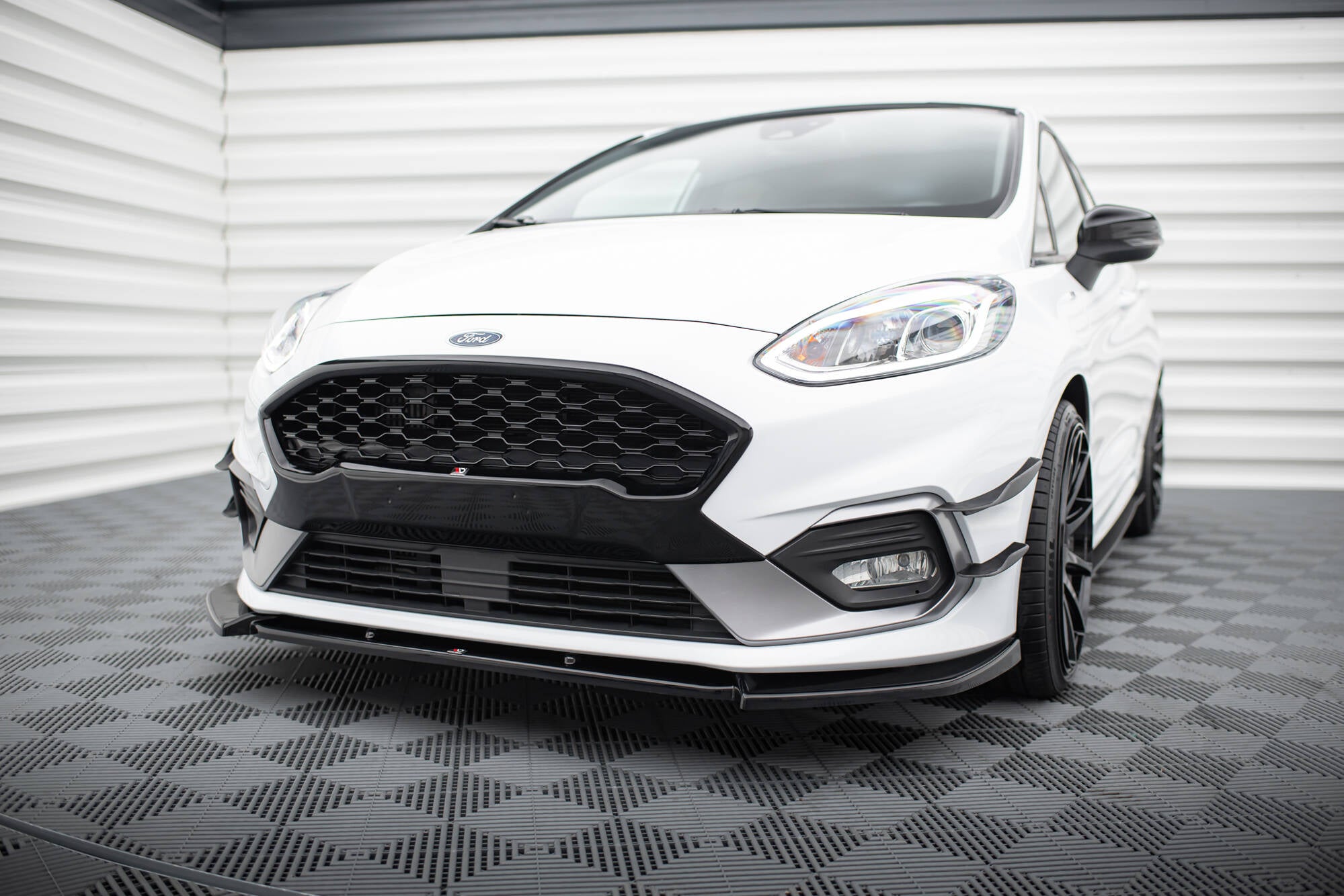 Maxton Design Street+ Spoilerlippe Front Ansatz V.7 passend für Ford Fiesta Mk8 ST / ST-Line schwarz Hochglanz