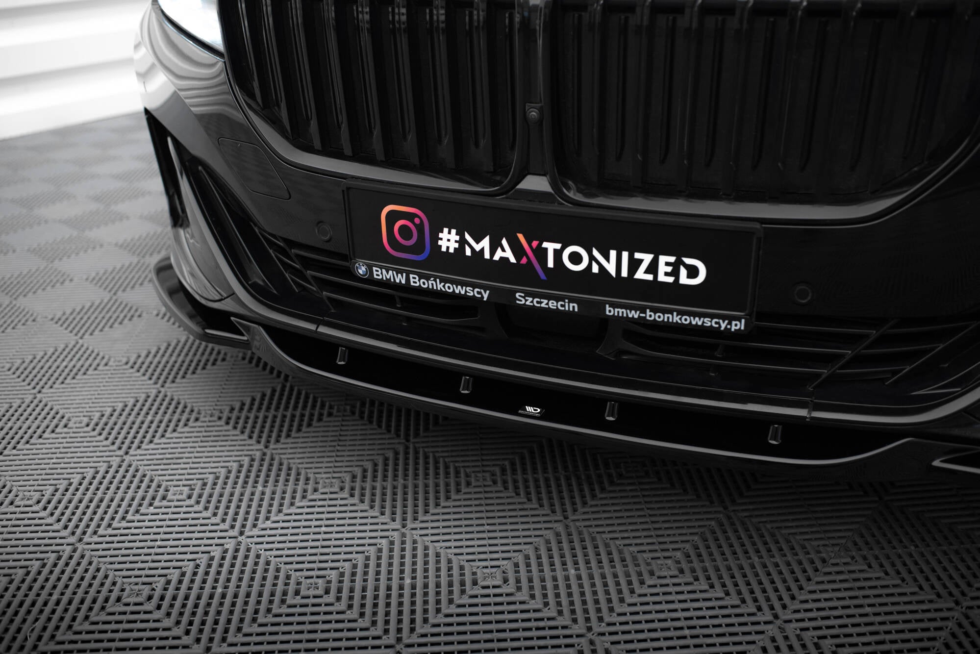 Maxton Design Street+ Spoilerlippe Front Ansatz V.2 passend für BMW 7 G11 / G12 Facelift schwarz Hochglanz
