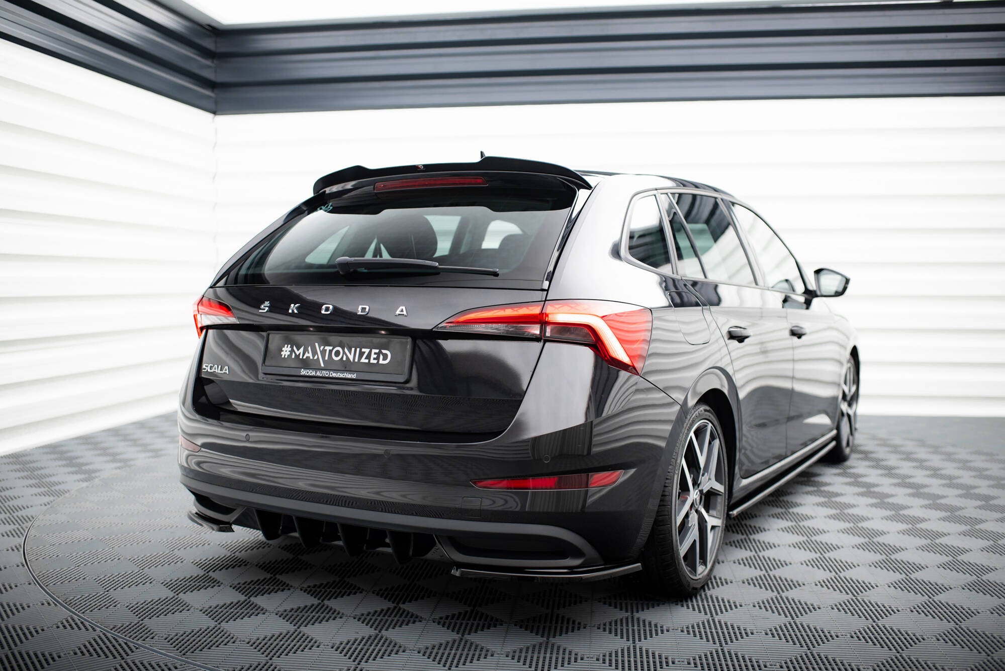 Maxton Design Spoiler CAP passend für Skoda Scala schwarz Hochglanz
