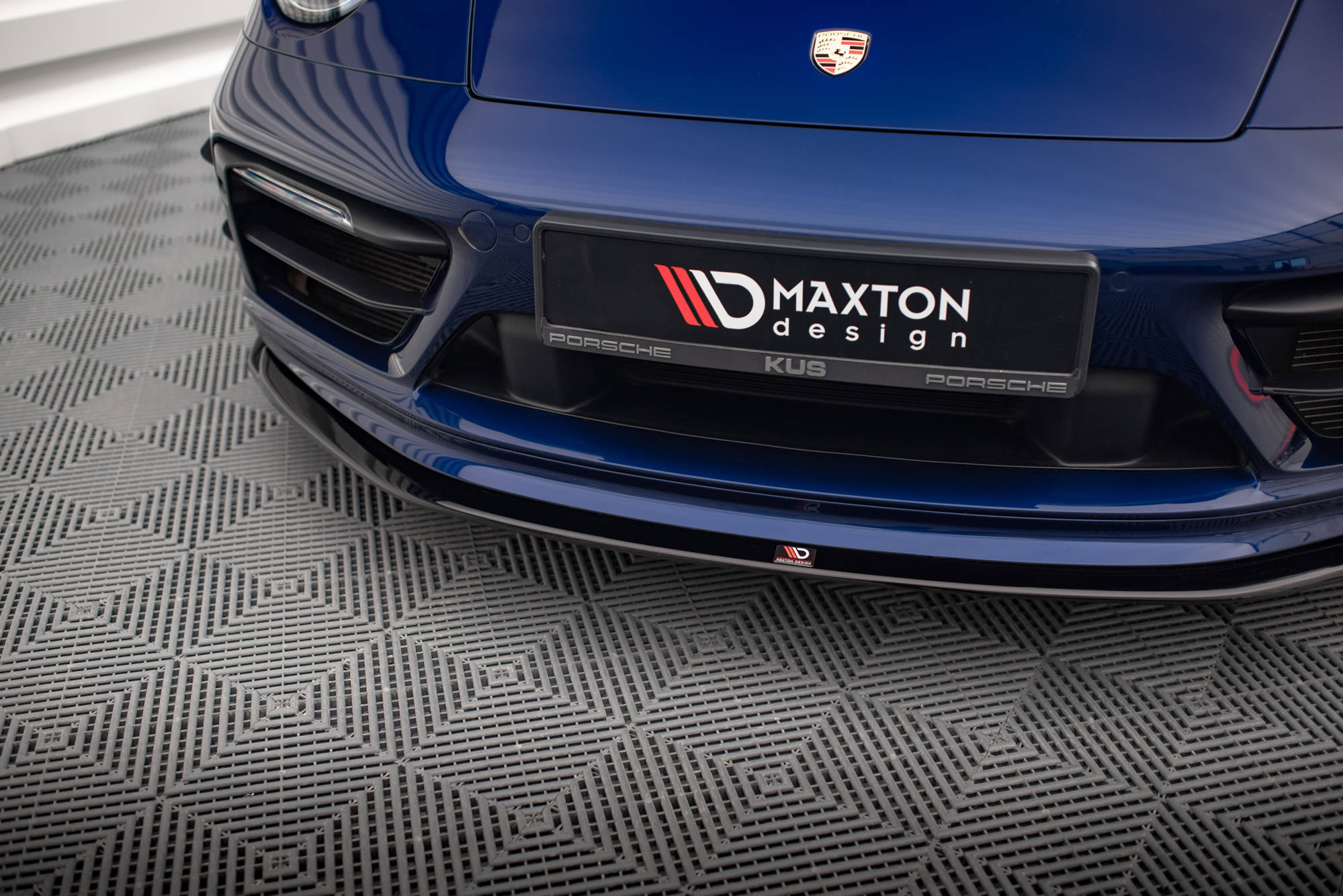 Maxton Design Street+ Spoilerlippe Front Ansatz V.1 passend für Porsche 911 Carrera Aero / Carrera GTS 992 schwarz Hochglanz