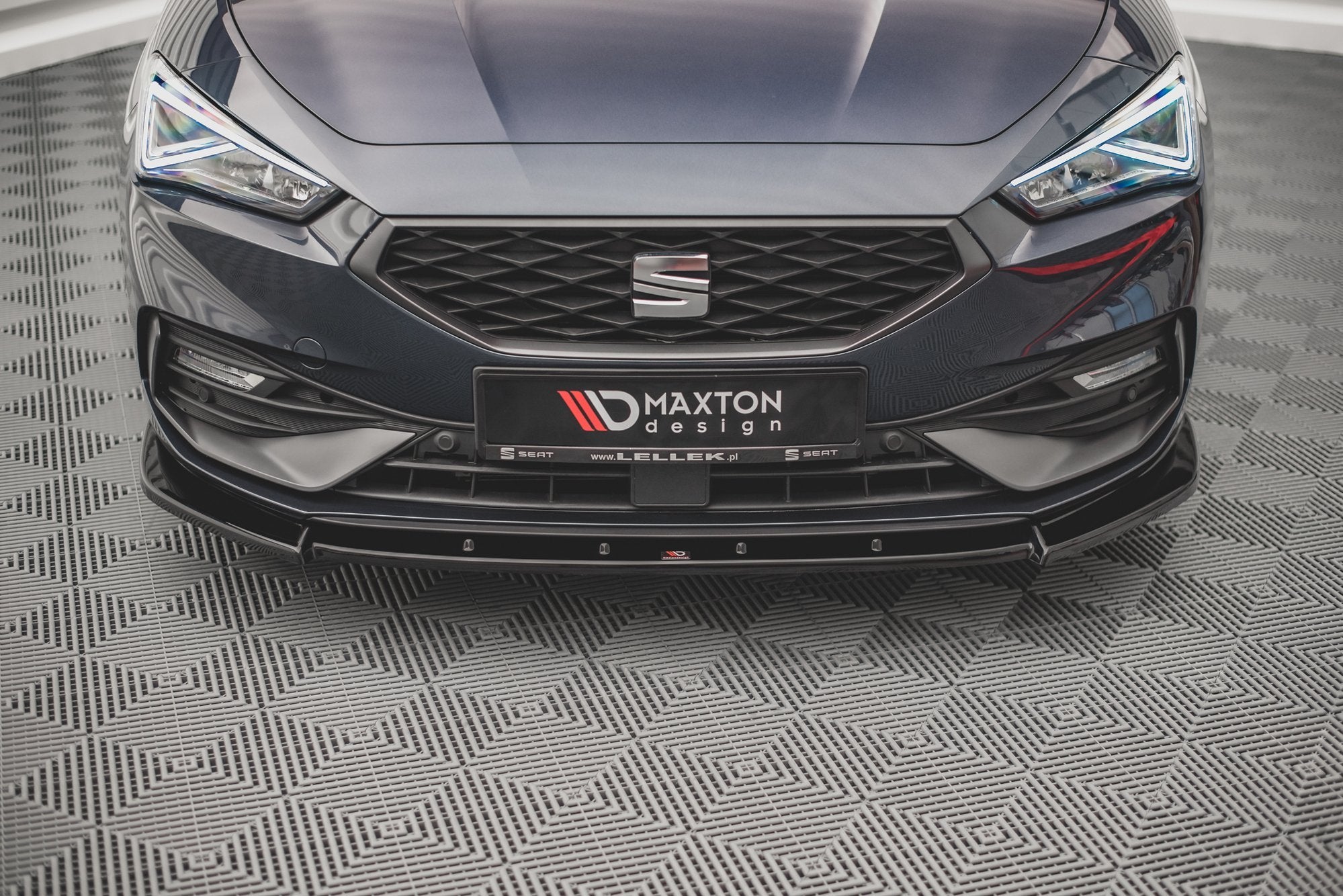 Maxton Design Street+ Spoilerlippe Front Ansatz V.1 passend für Seat Leon FR Mk4 schwarz Hochglanz